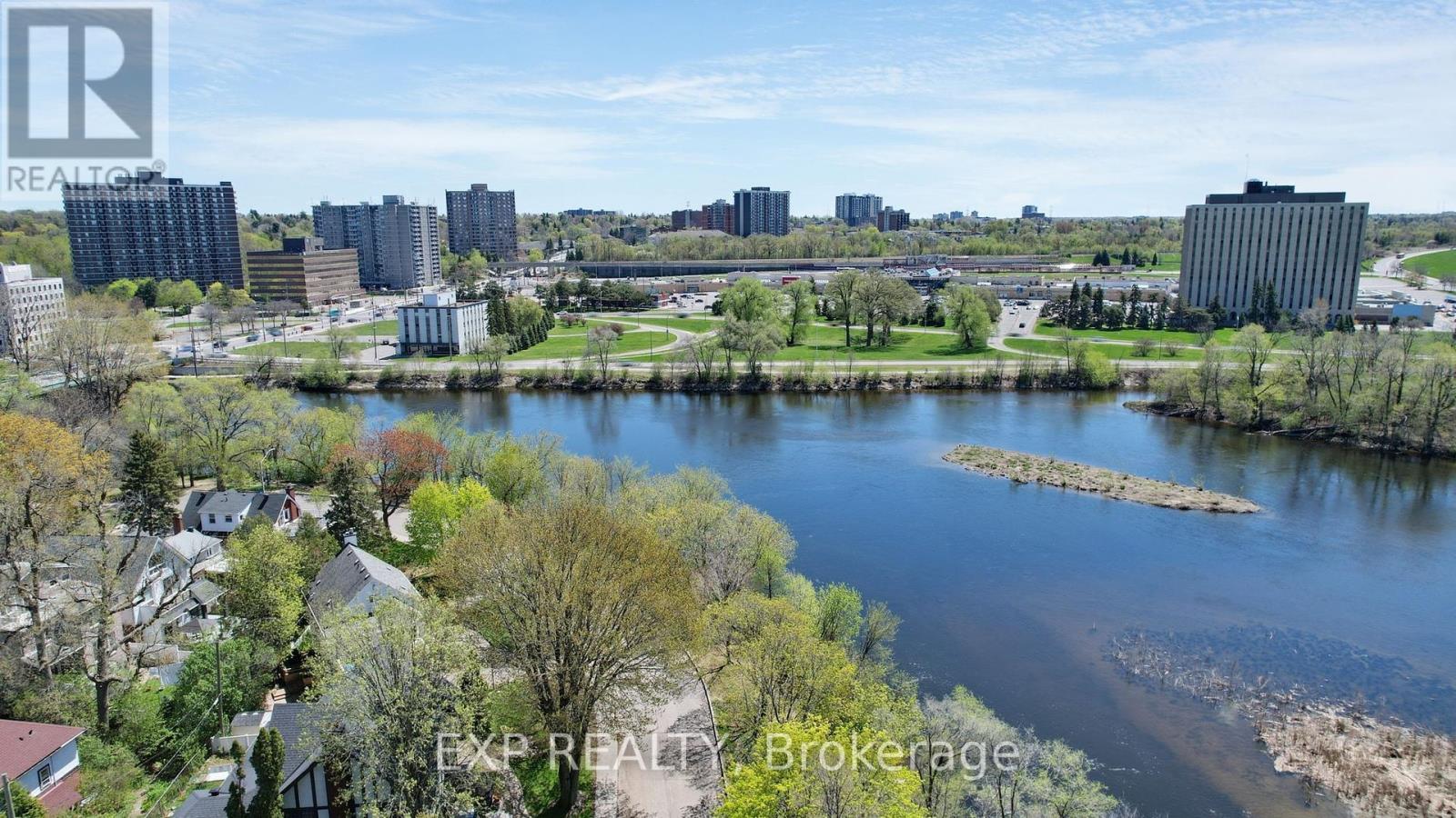 












7 RALEIGH STREET

,
Ottawa,




Ontario
K1S3C3

