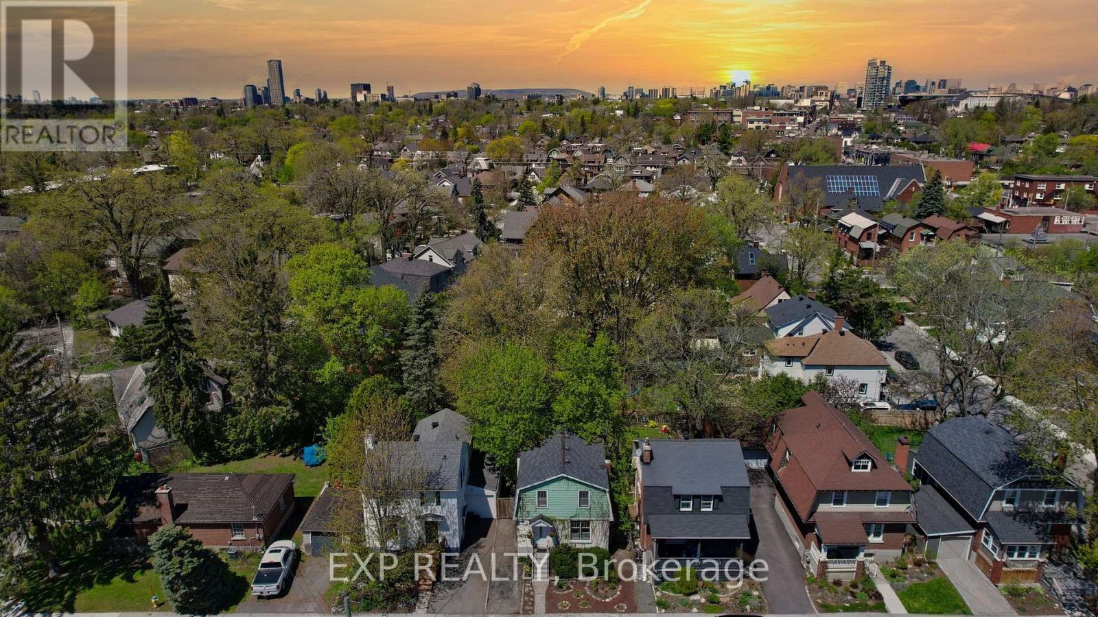 












7 RALEIGH STREET

,
Ottawa,




Ontario
K1S3C3

