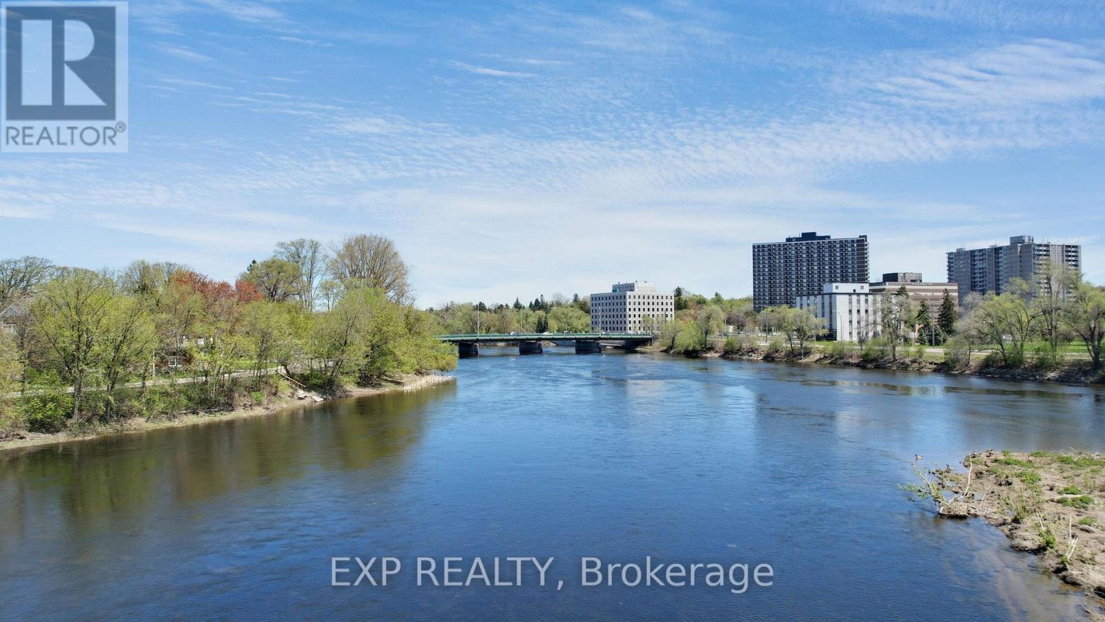 












7 RALEIGH STREET

,
Ottawa,




Ontario
K1S3C3

