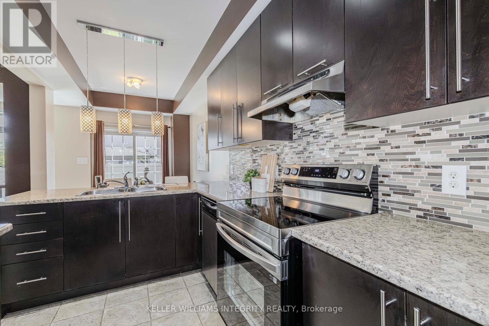 












905 CALDERMILL PRIVATE

,
Ottawa,




Ontario
K2J0Z8

