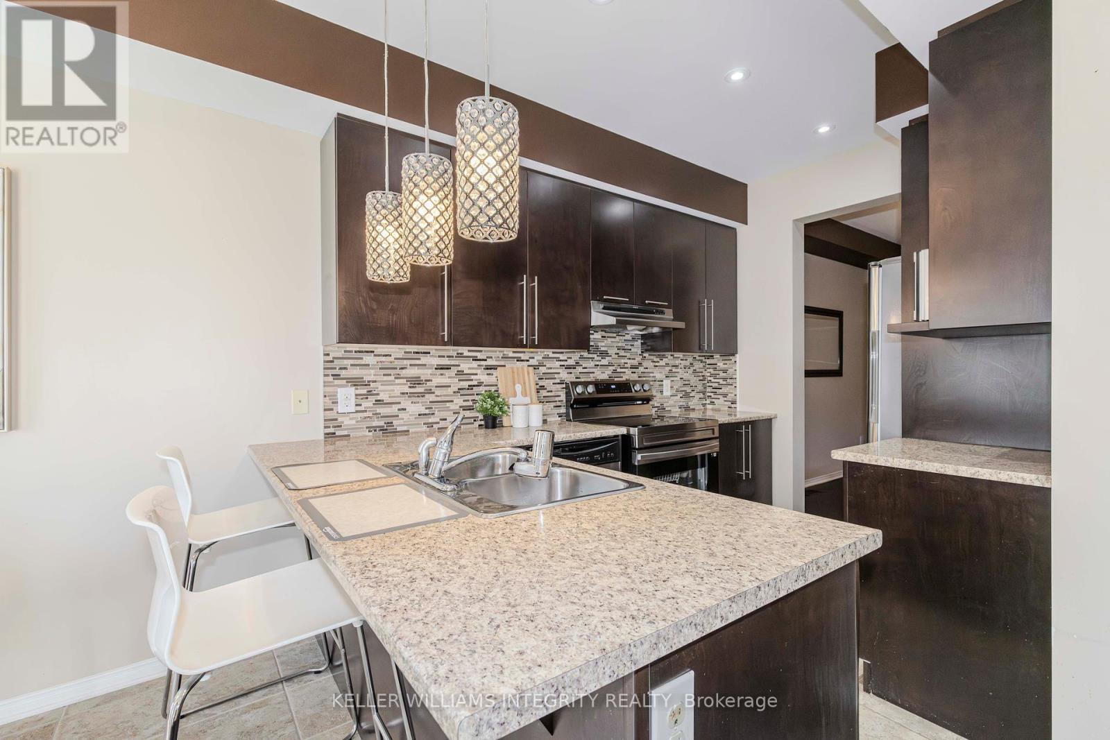 












905 CALDERMILL PRIVATE

,
Ottawa,




Ontario
K2J0Z8

