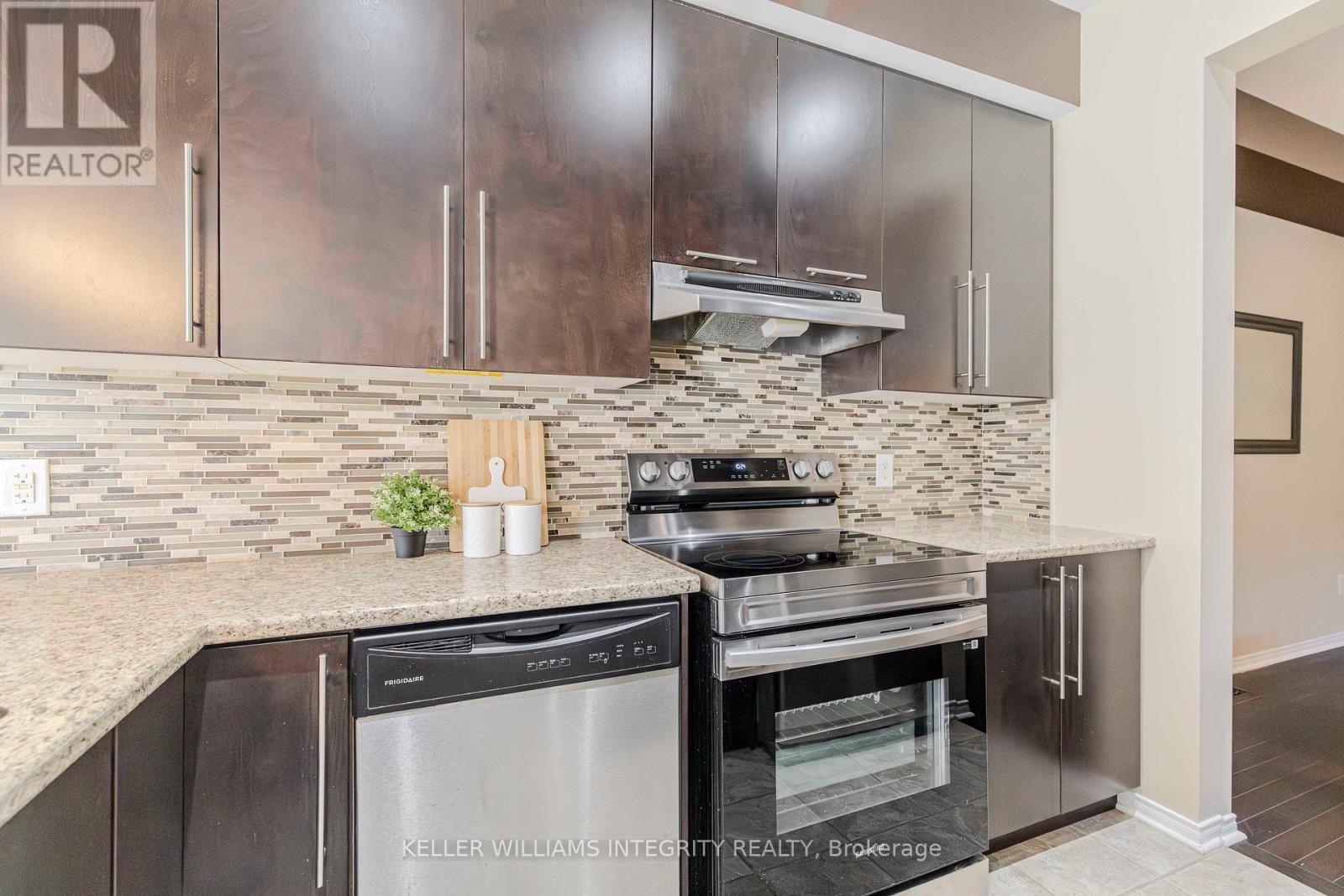 












905 CALDERMILL PRIVATE

,
Ottawa,




Ontario
K2J0Z8

