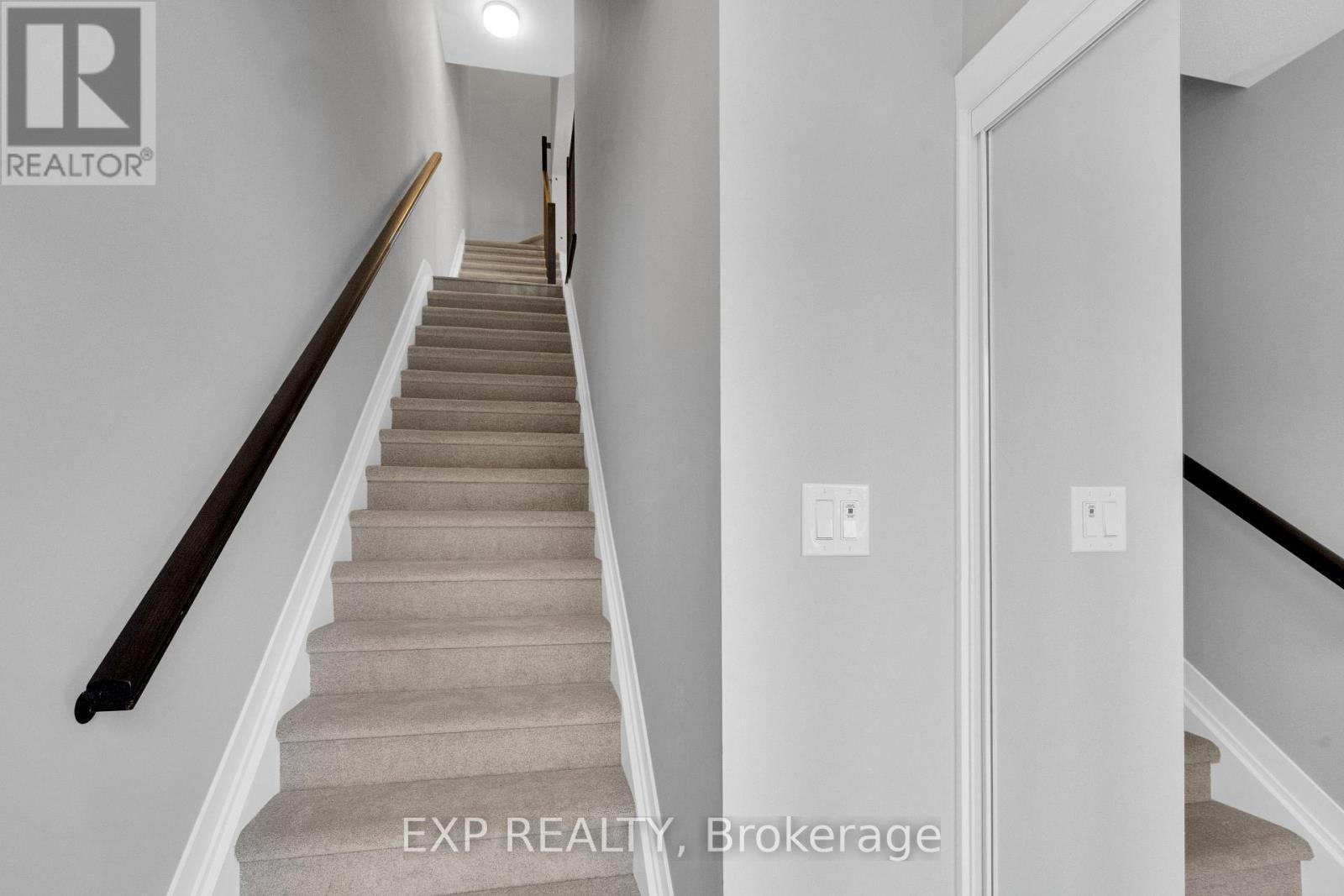 












912 LILLIAN FREIMAN PRIVATE S

,
Ottawa,




Ontario
K2J7K8


