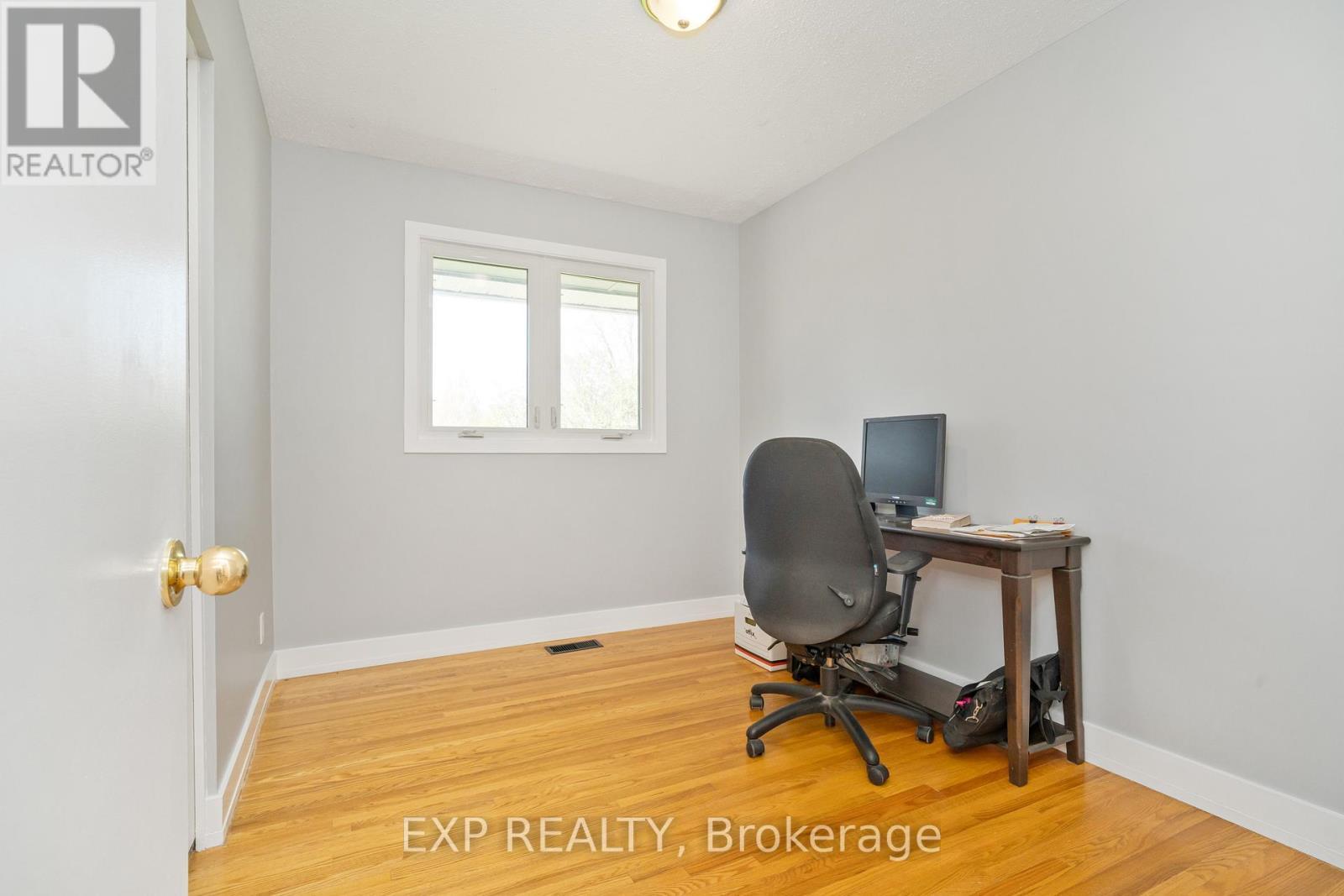 












322 GALLOWAY DRIVE

,
Ottawa,




Ontario
K1E1W3

