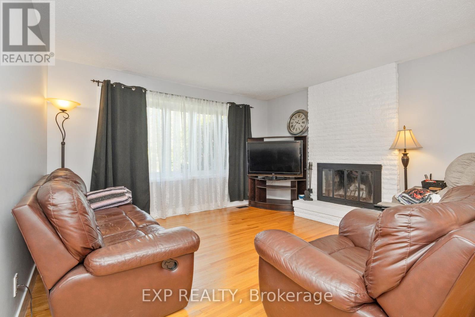 












322 GALLOWAY DRIVE

,
Ottawa,




Ontario
K1E1W3

