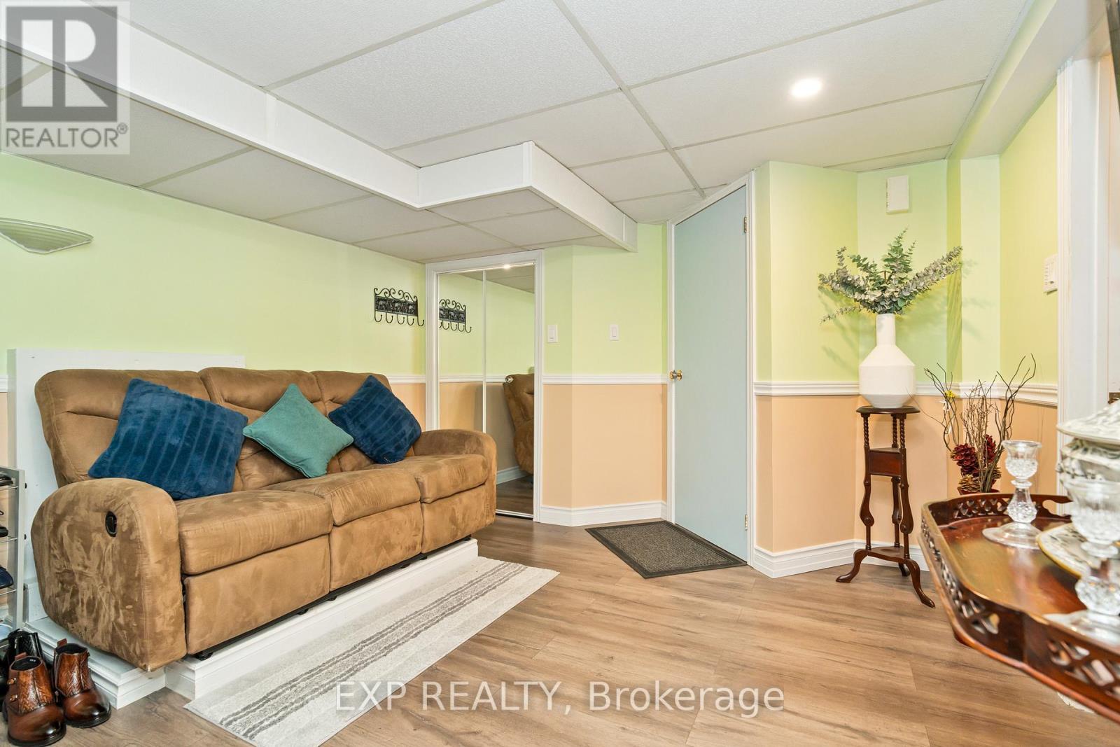 












322 GALLOWAY DRIVE

,
Ottawa,




Ontario
K1E1W3

