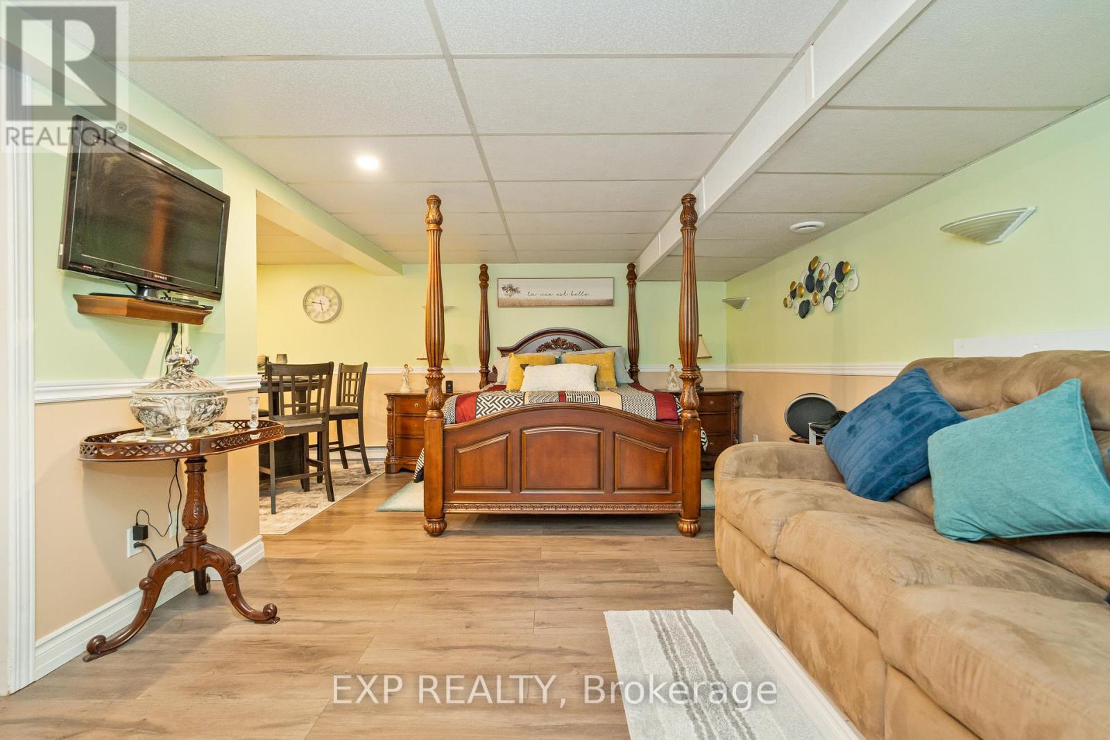 












322 GALLOWAY DRIVE

,
Ottawa,




Ontario
K1E1W3

