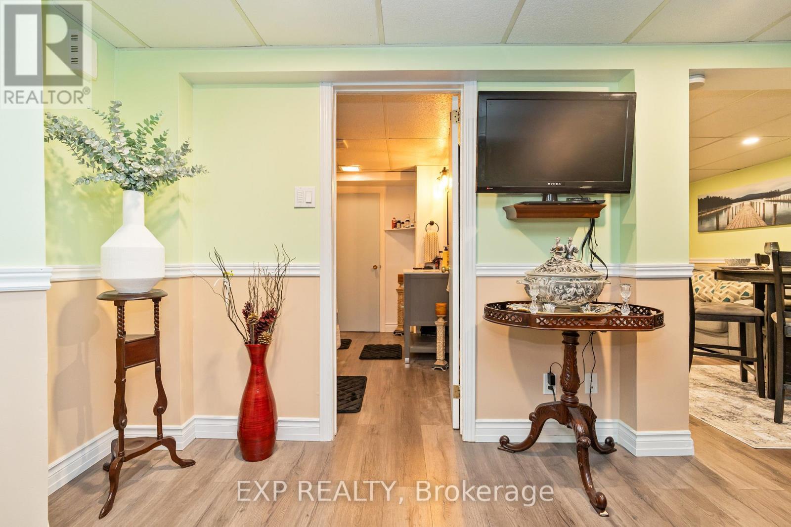 












322 GALLOWAY DRIVE

,
Ottawa,




Ontario
K1E1W3

