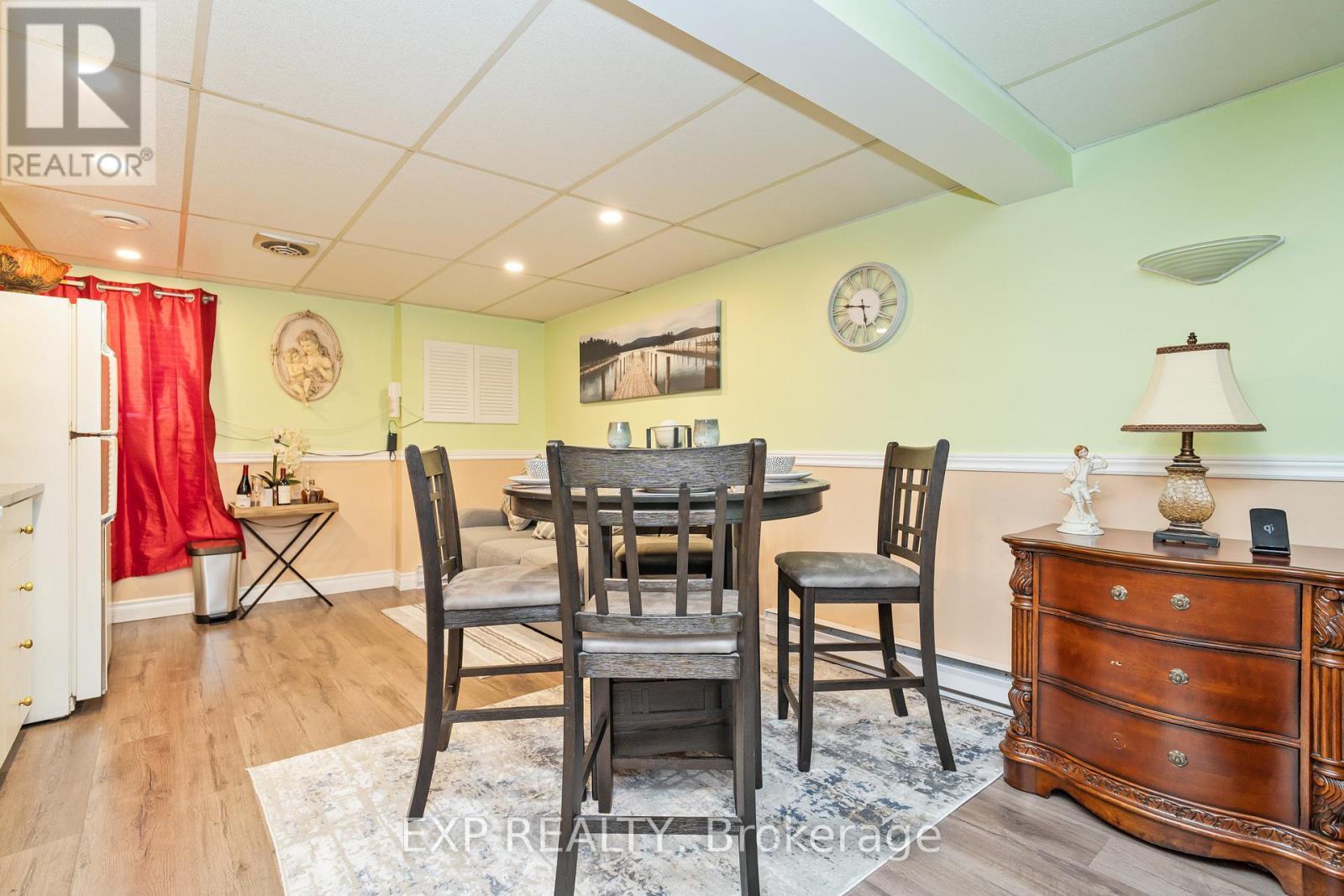 












322 GALLOWAY DRIVE

,
Ottawa,




Ontario
K1E1W3

