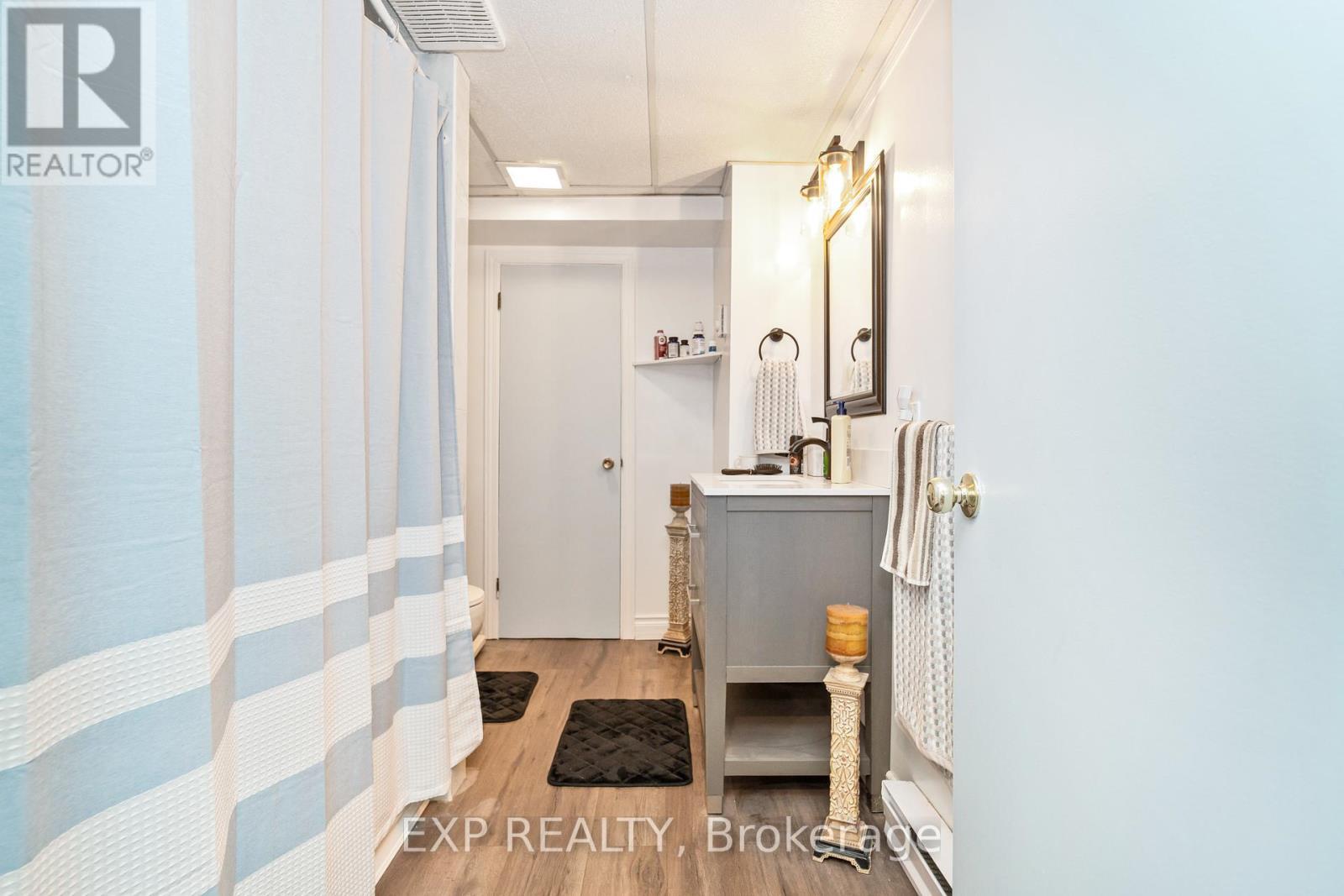 












322 GALLOWAY DRIVE

,
Ottawa,




Ontario
K1E1W3

