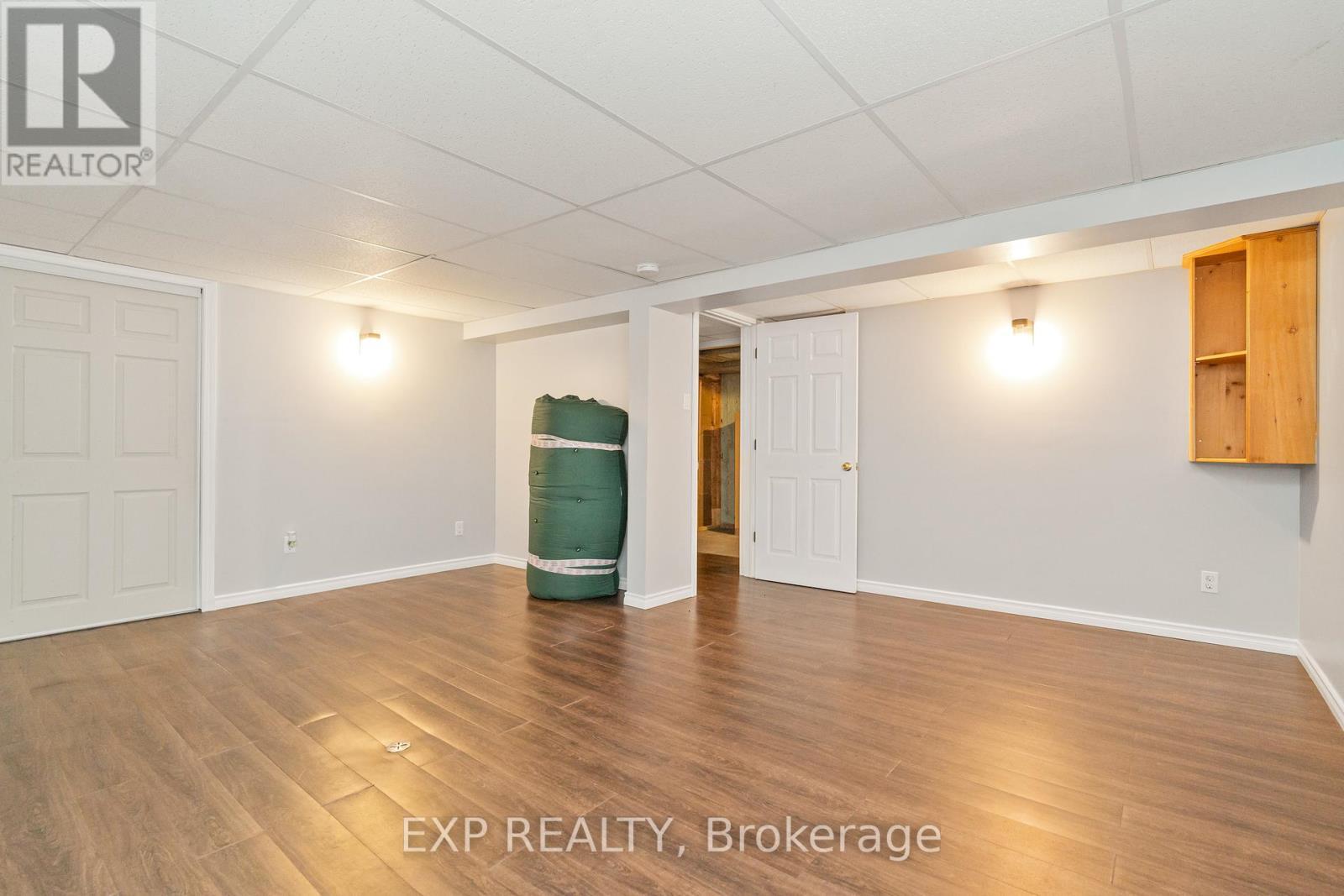 












322 GALLOWAY DRIVE

,
Ottawa,




Ontario
K1E1W3

