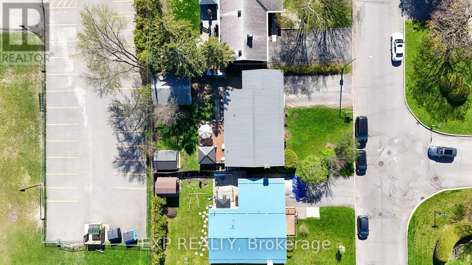 












322 GALLOWAY DRIVE

,
Ottawa,




Ontario
K1E1W3

