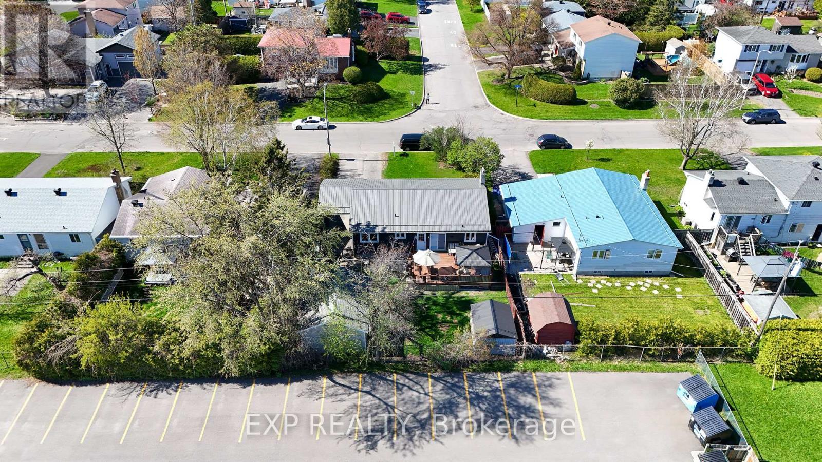 












322 GALLOWAY DRIVE

,
Ottawa,




Ontario
K1E1W3

