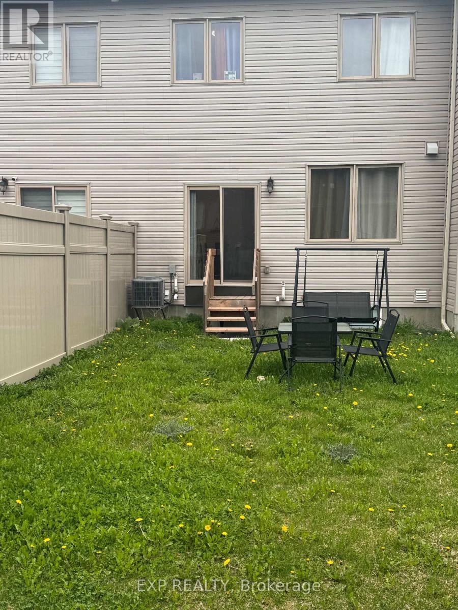 












84 RALLIDALE STREET

,
Ottawa,




Ontario
K1X0G7

