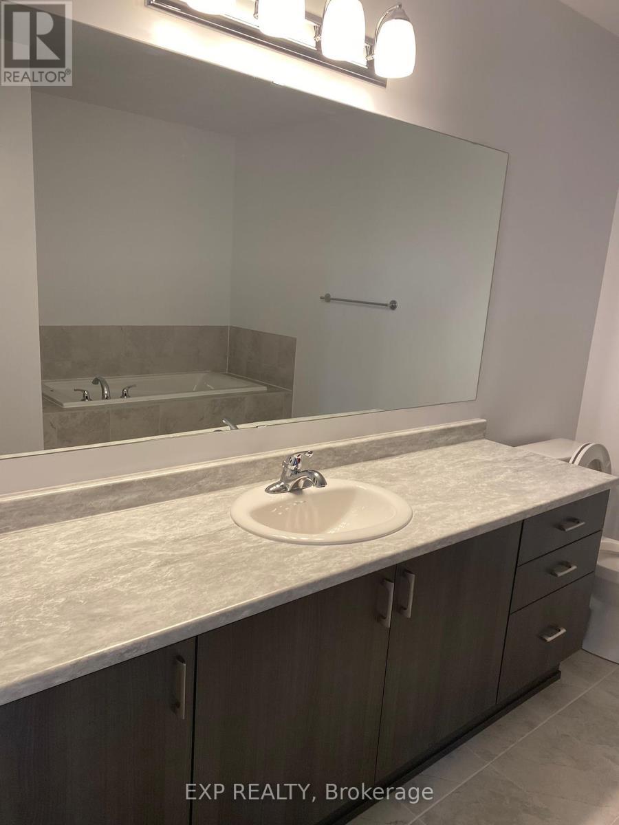 












84 RALLIDALE STREET

,
Ottawa,




Ontario
K1X0G7

