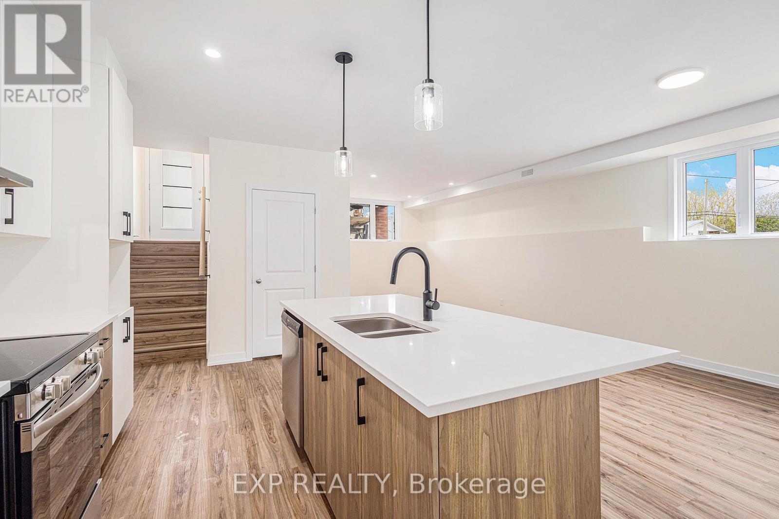 












102 - 897 LAURIER STREET

,
Clarence-Rockland,




Ontario
K4K1E3

