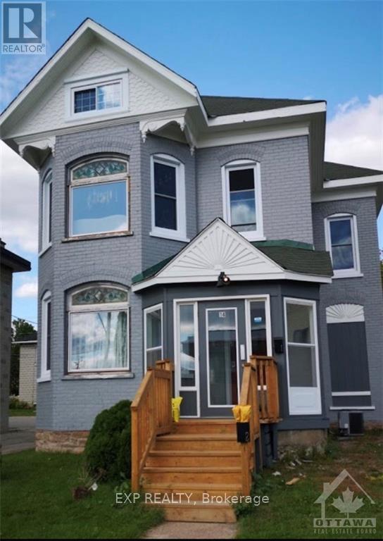 












14 WILLIAM STREET W

,
Smiths Falls,




Ontario
K7A1M9

