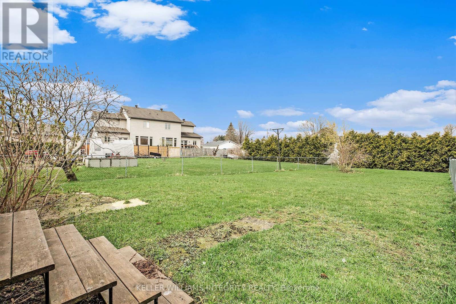 












22 DOLLARD STREET

,
Russell,




Ontario
K0A1W0

