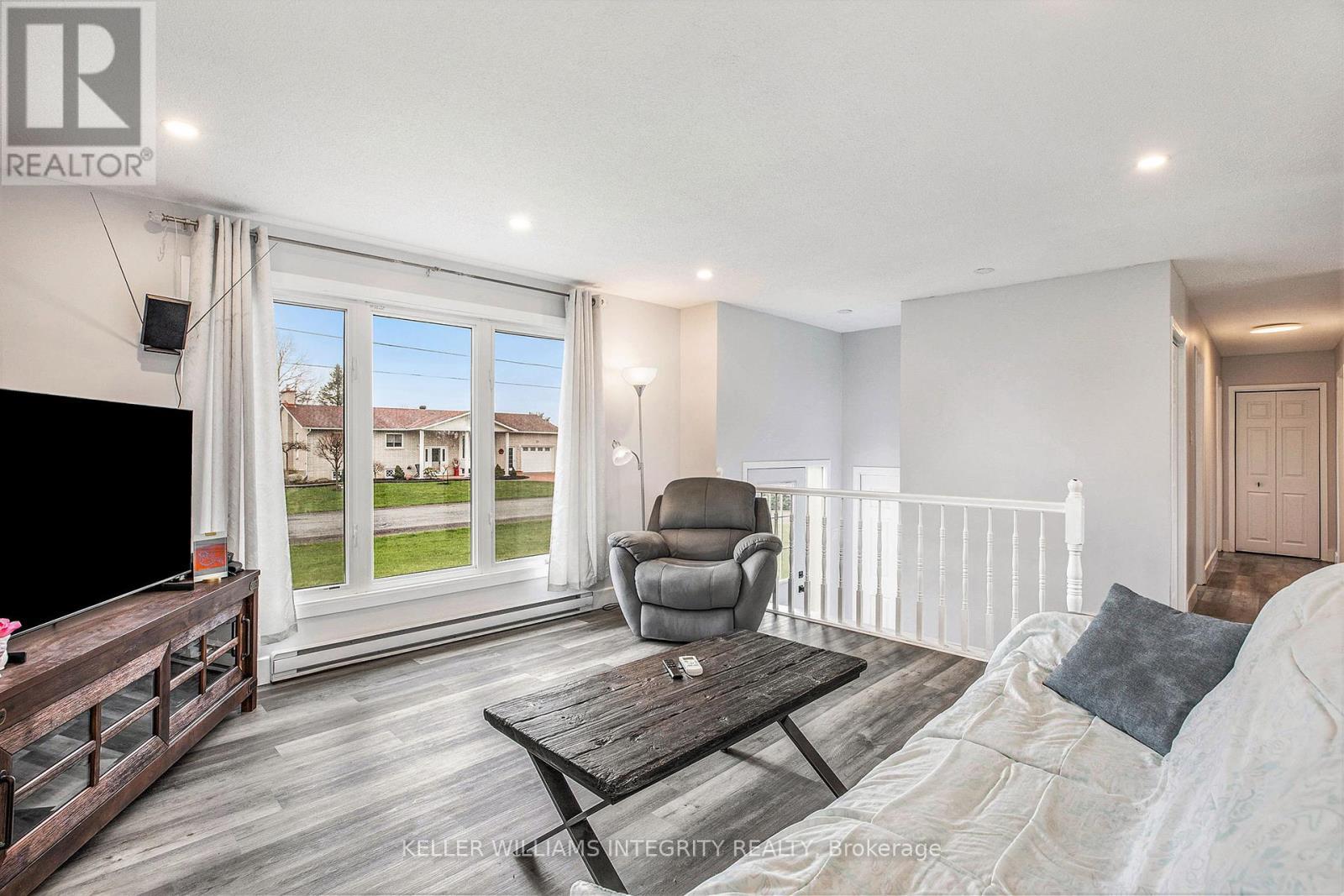 












22 DOLLARD STREET

,
Russell,




Ontario
K0A1W0

