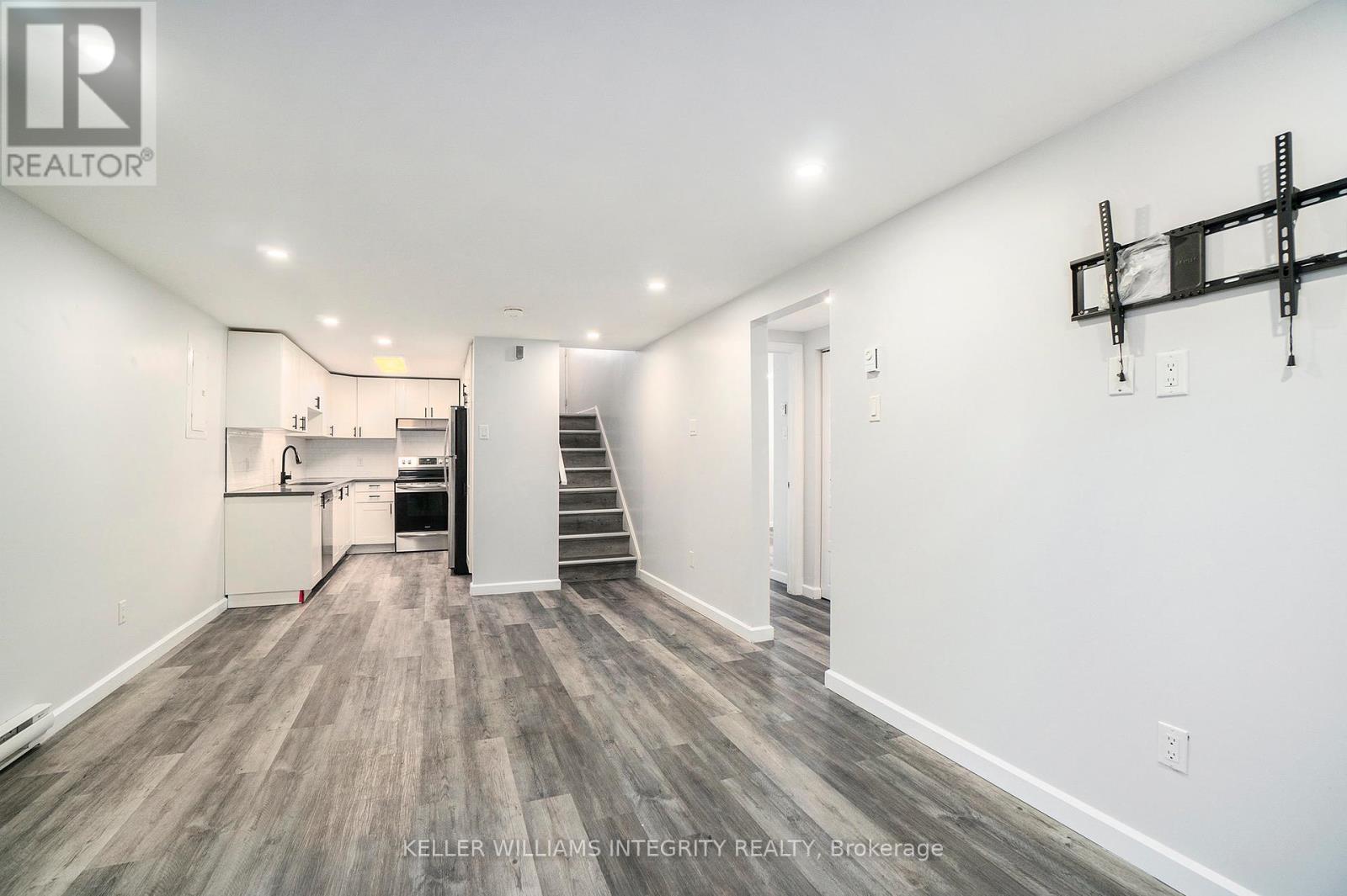 












22 DOLLARD STREET

,
Russell,




Ontario
K0A1W0

