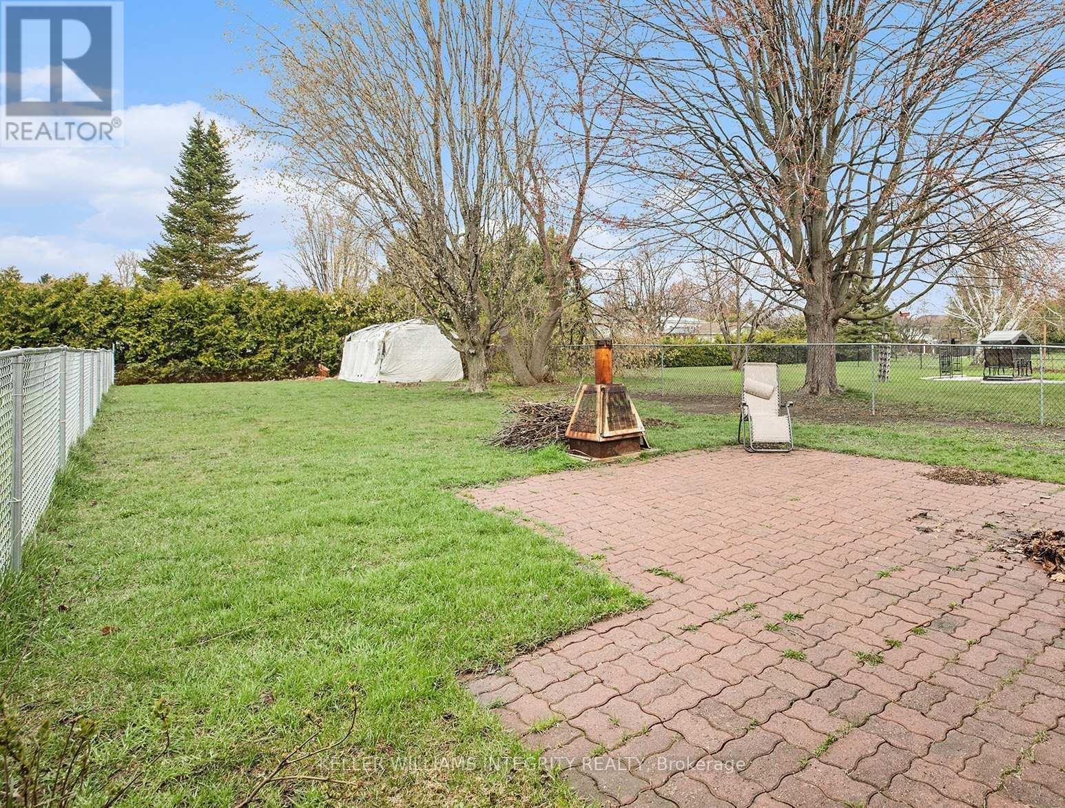 












22 DOLLARD STREET

,
Russell,




Ontario
K0A1W0

