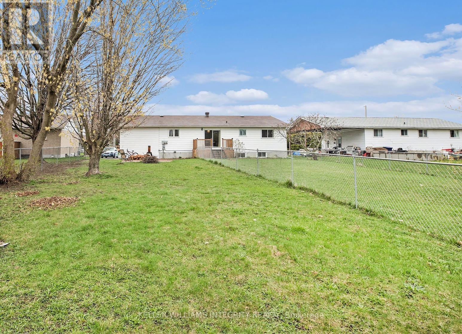 












22 DOLLARD STREET

,
Russell,




Ontario
K0A1W0

