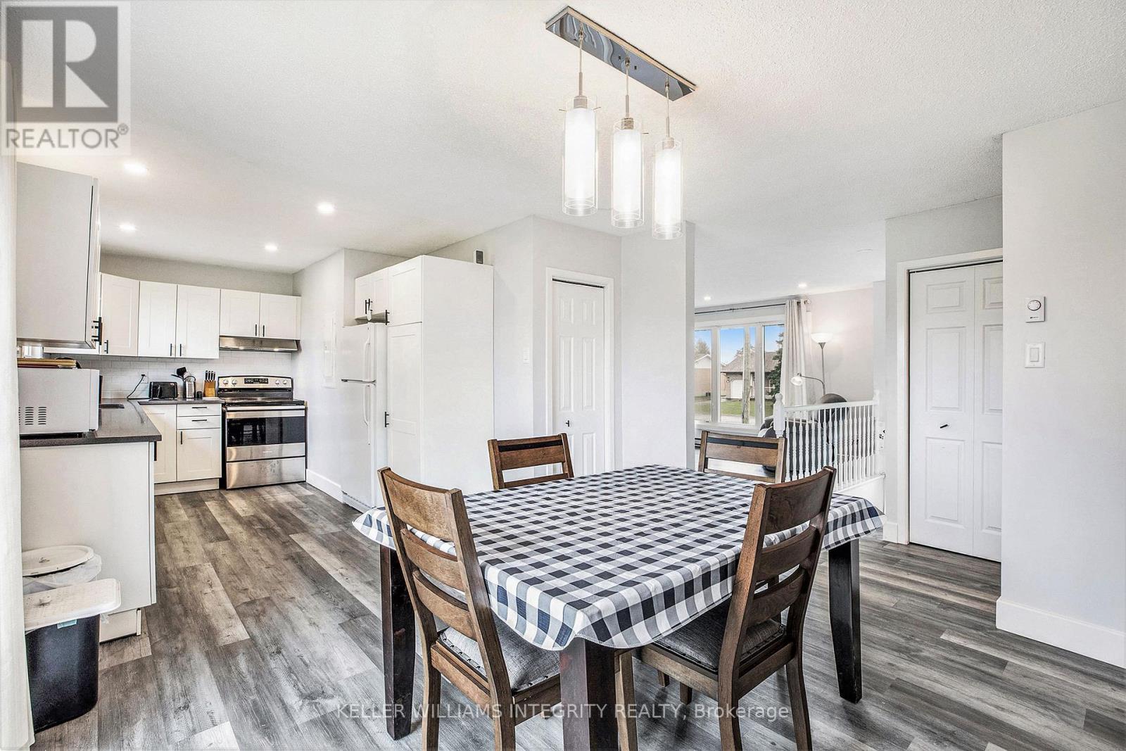 












22 DOLLARD STREET

,
Russell,




Ontario
K0A1W0

