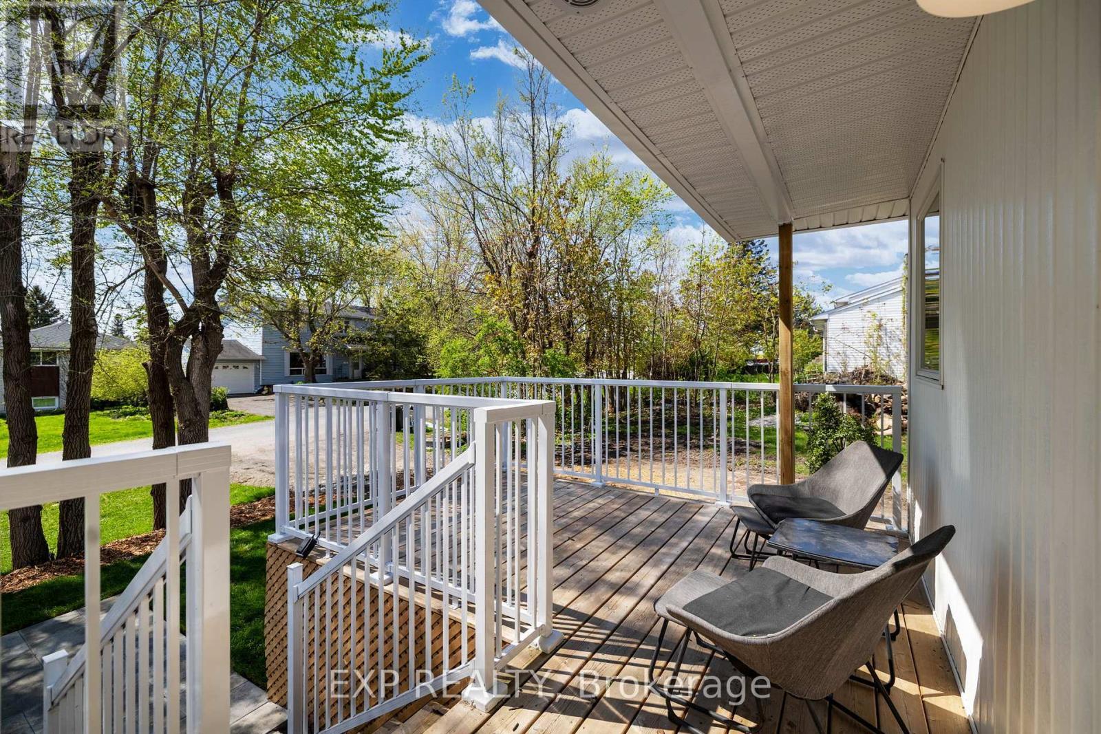 












23 HARRIS PLACE

,
Ottawa,




Ontario
K2G2P3

