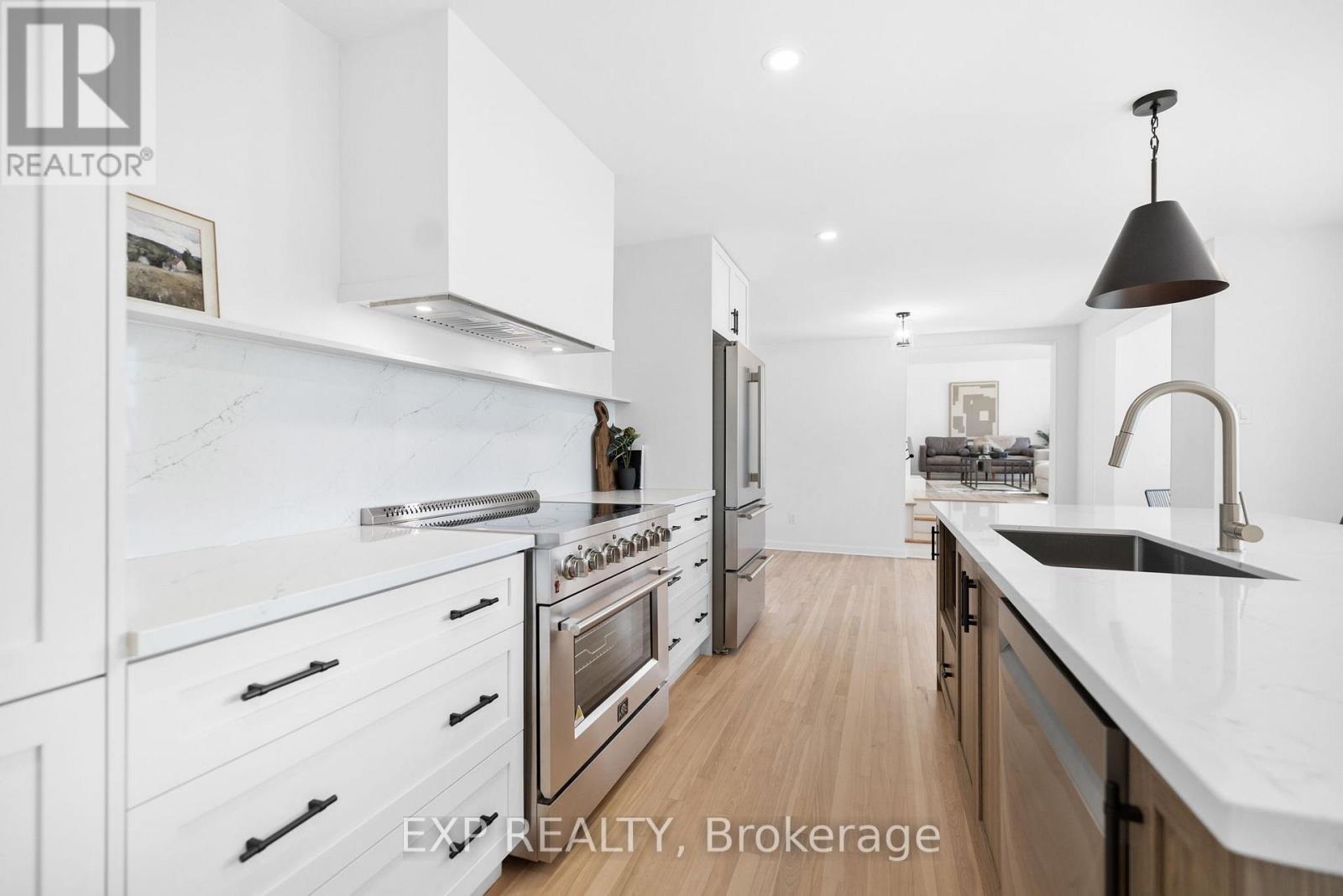 












23 HARRIS PLACE

,
Ottawa,




Ontario
K2G2P3

