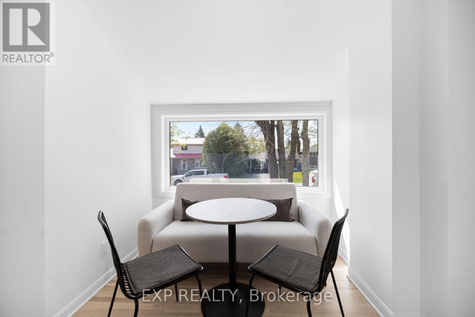 












23 HARRIS PLACE

,
Ottawa,




Ontario
K2G2P3

