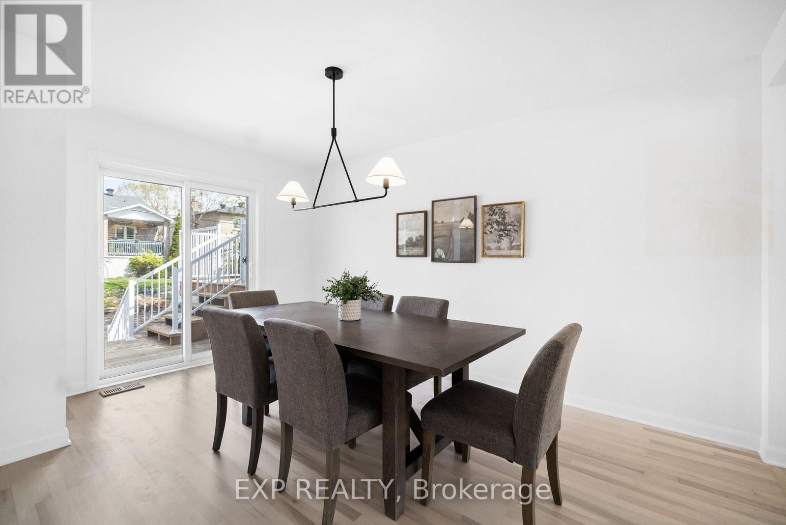 












23 HARRIS PLACE

,
Ottawa,




Ontario
K2G2P3

