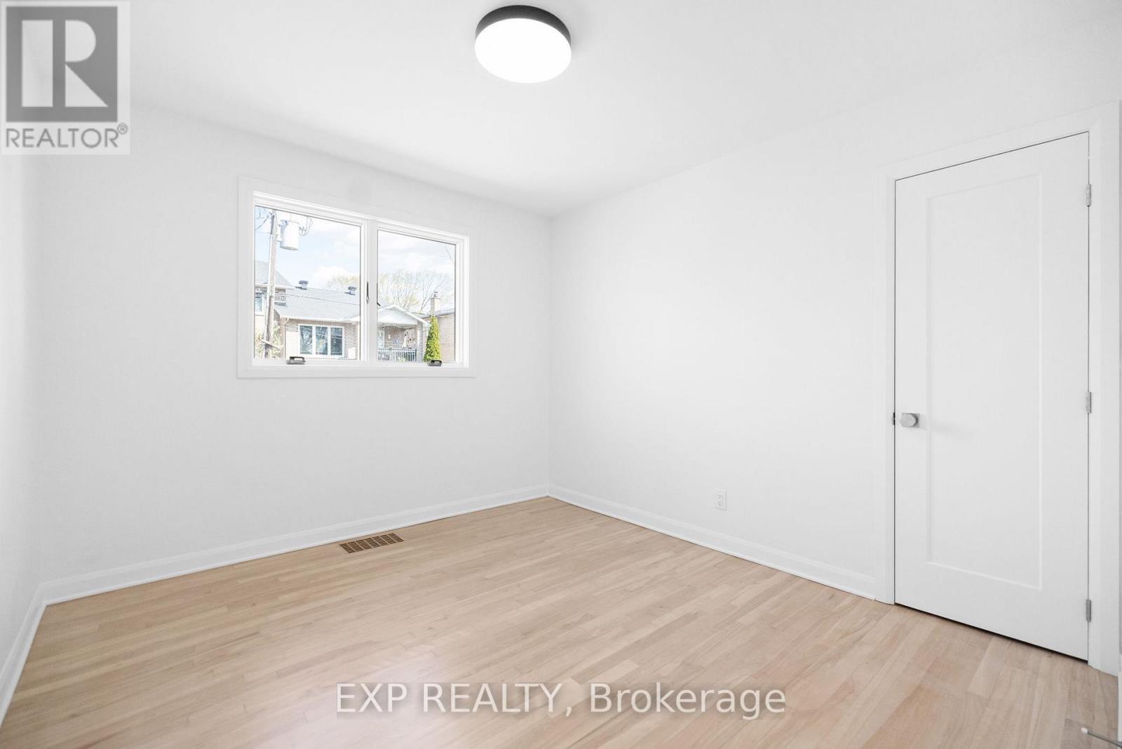 












23 HARRIS PLACE

,
Ottawa,




Ontario
K2G2P3

