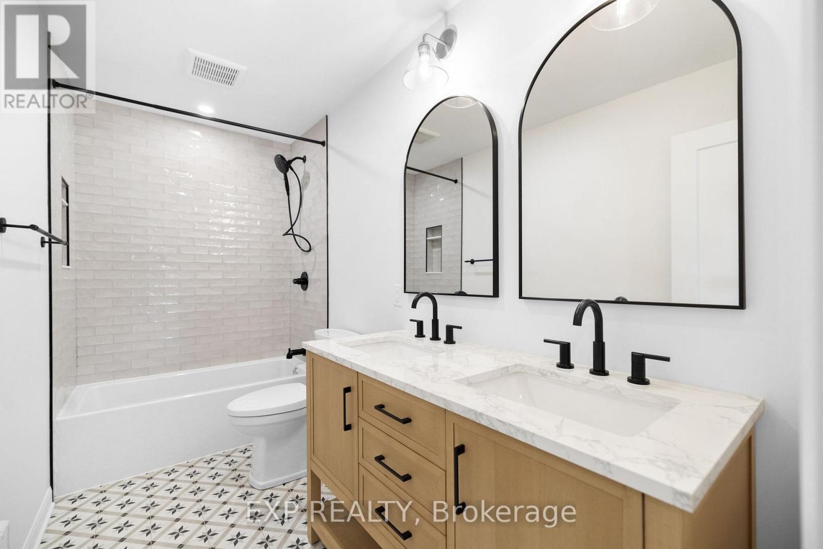 












23 HARRIS PLACE

,
Ottawa,




Ontario
K2G2P3

