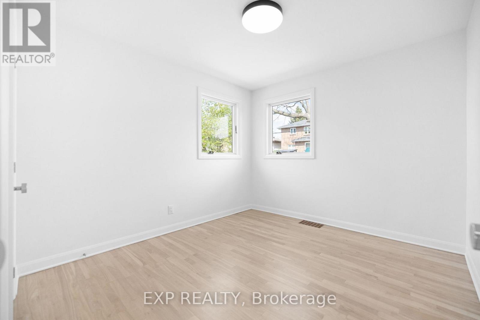 












23 HARRIS PLACE

,
Ottawa,




Ontario
K2G2P3


