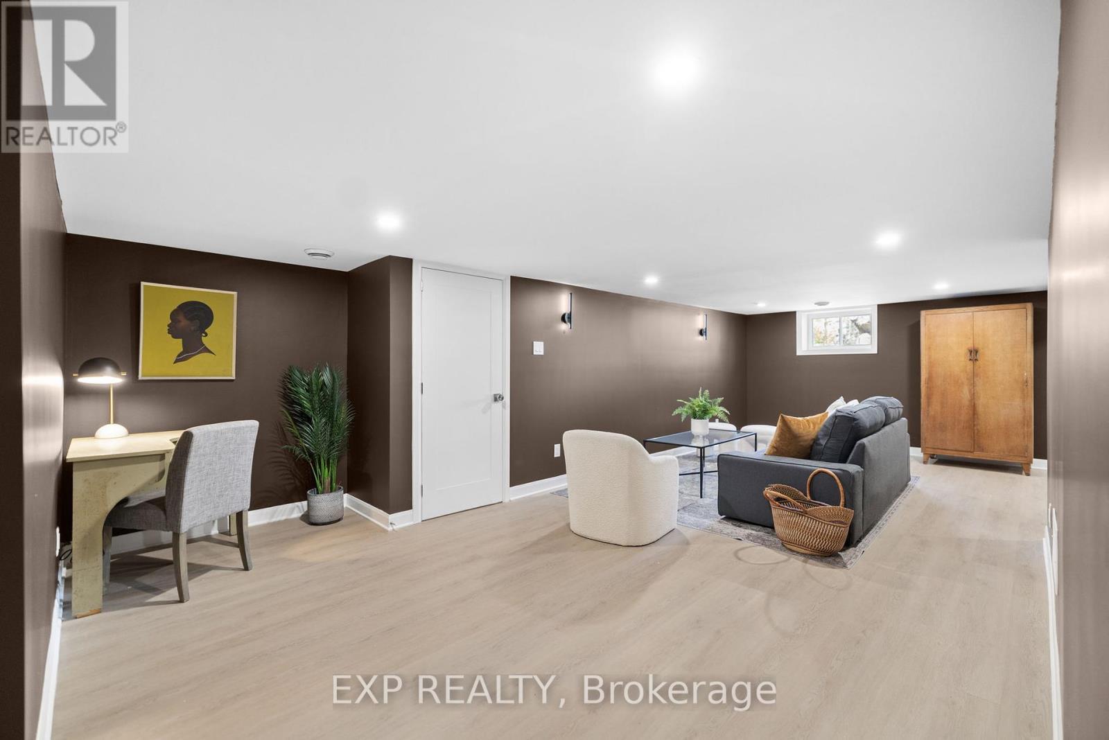 












23 HARRIS PLACE

,
Ottawa,




Ontario
K2G2P3

