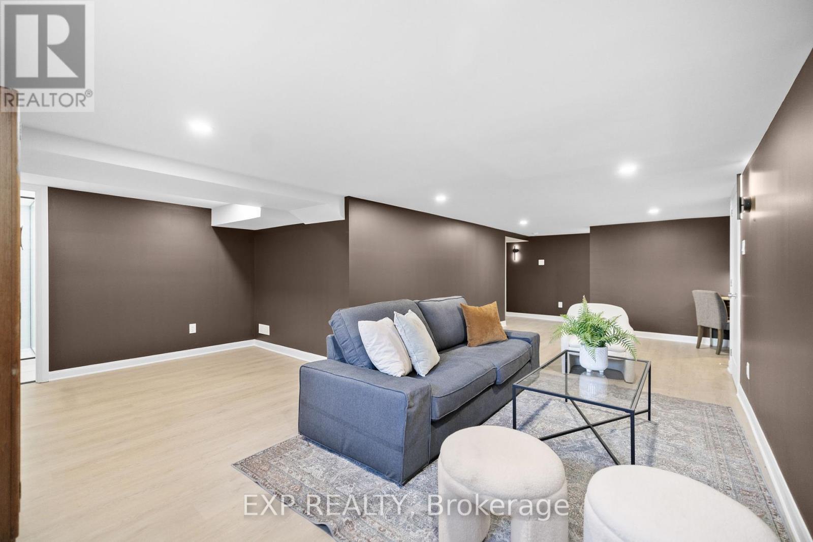 












23 HARRIS PLACE

,
Ottawa,




Ontario
K2G2P3

