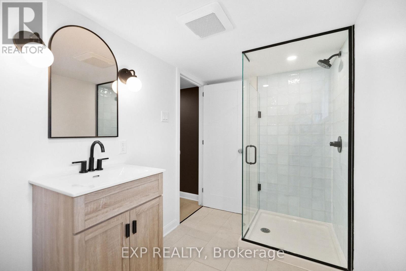 












23 HARRIS PLACE

,
Ottawa,




Ontario
K2G2P3


