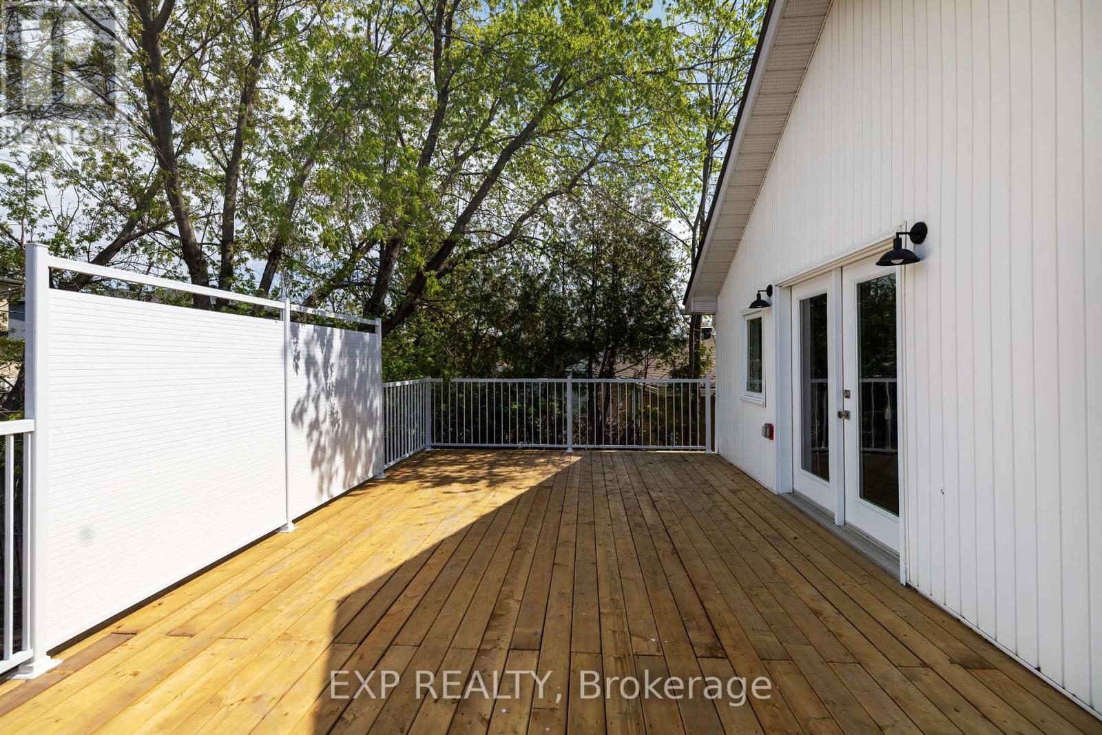 












23 HARRIS PLACE

,
Ottawa,




Ontario
K2G2P3

