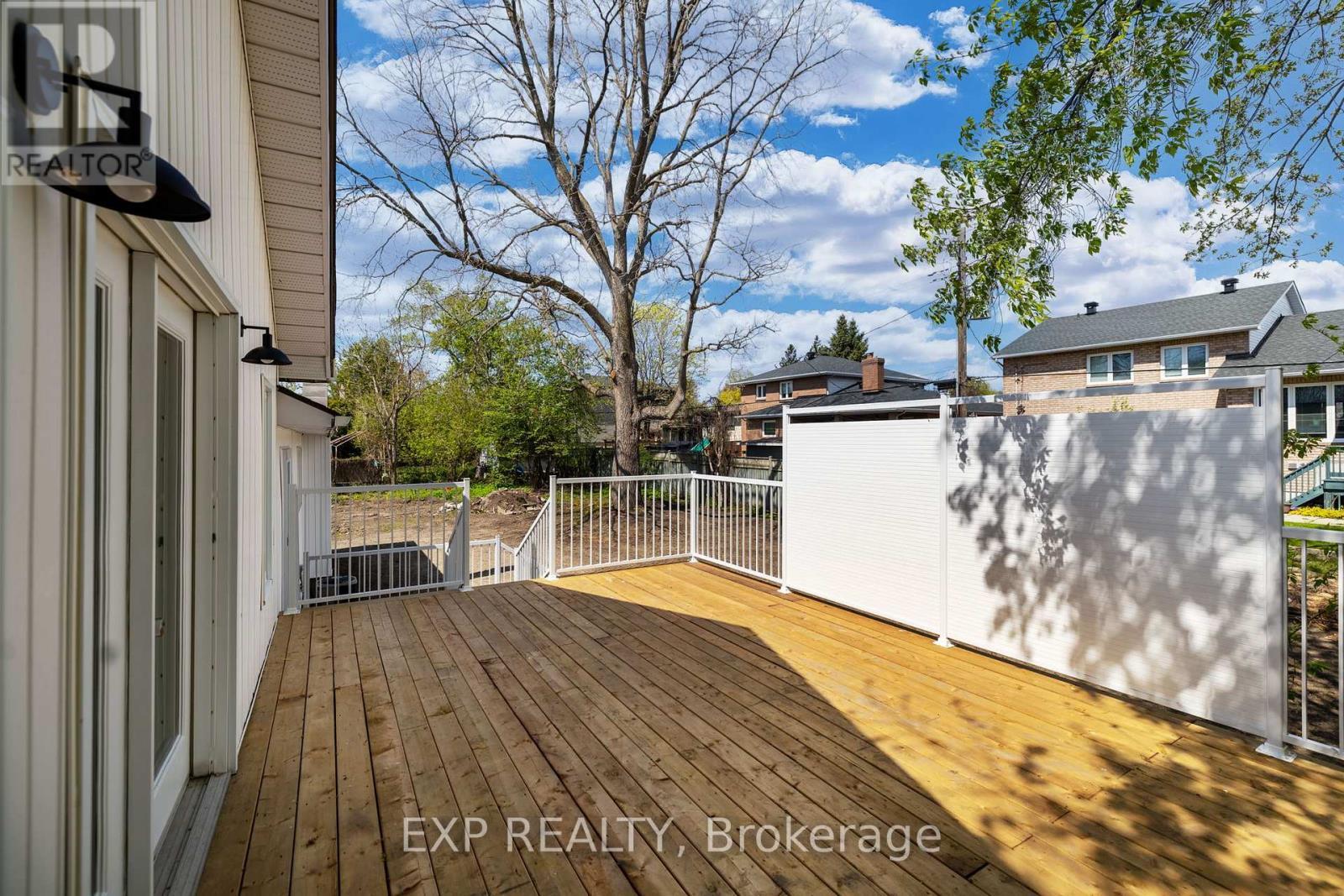 












23 HARRIS PLACE

,
Ottawa,




Ontario
K2G2P3

