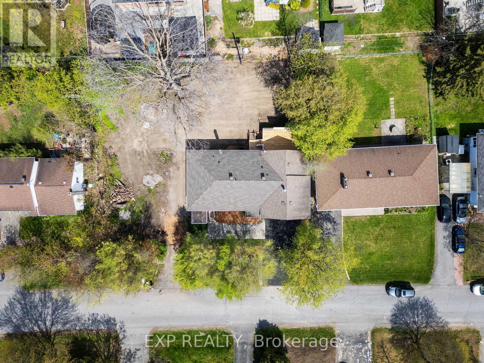 












23 HARRIS PLACE

,
Ottawa,




Ontario
K2G2P3

