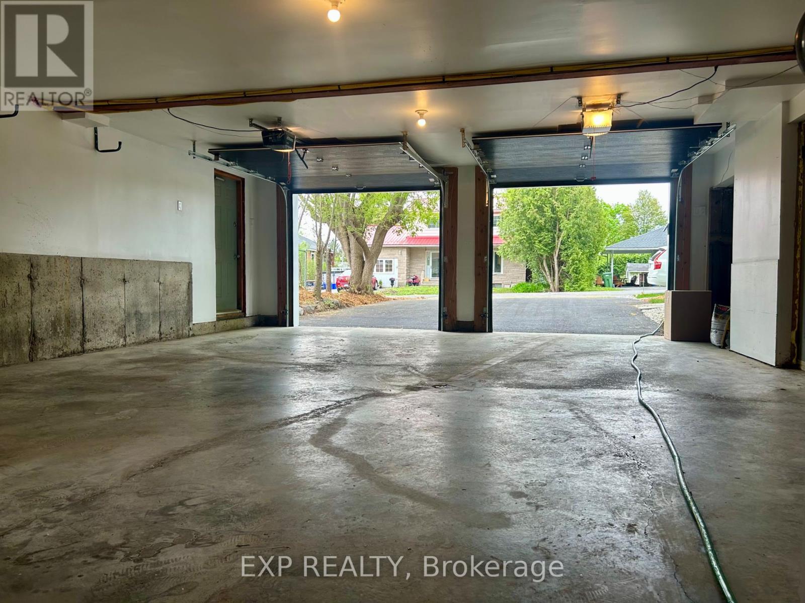 












23 HARRIS PLACE

,
Ottawa,




Ontario
K2G2P3


