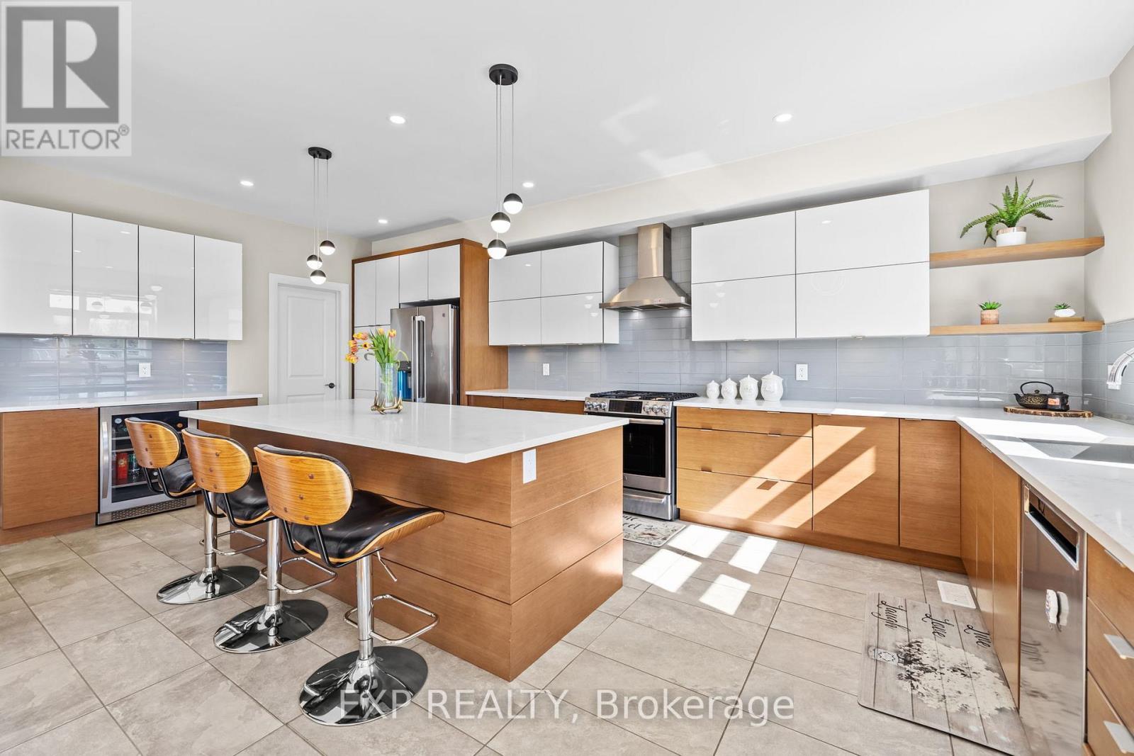 












320 SERENADE CRESCENT

,
Ottawa,




Ontario
K1X0B9

