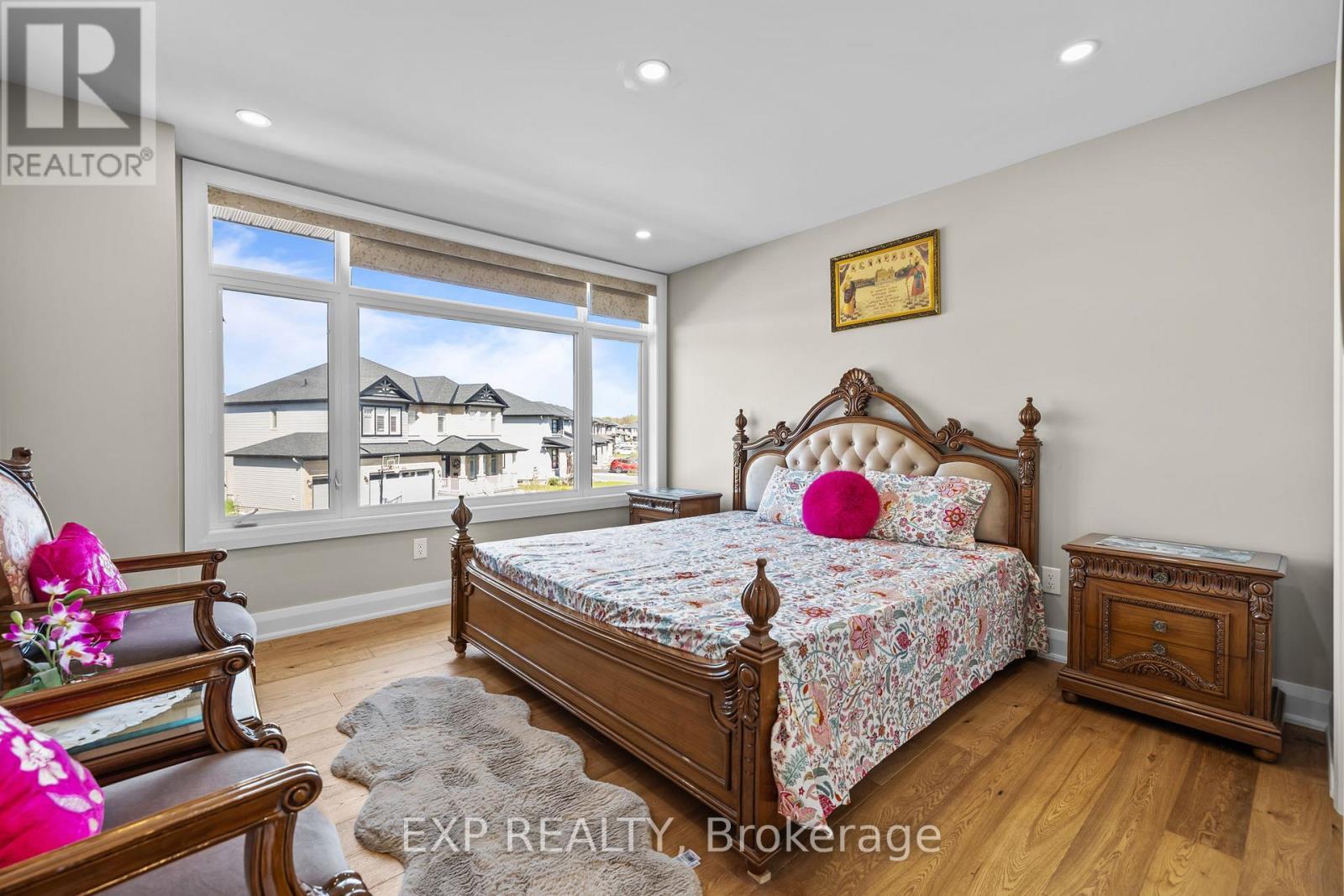 












320 SERENADE CRESCENT

,
Ottawa,




Ontario
K1X0B9

