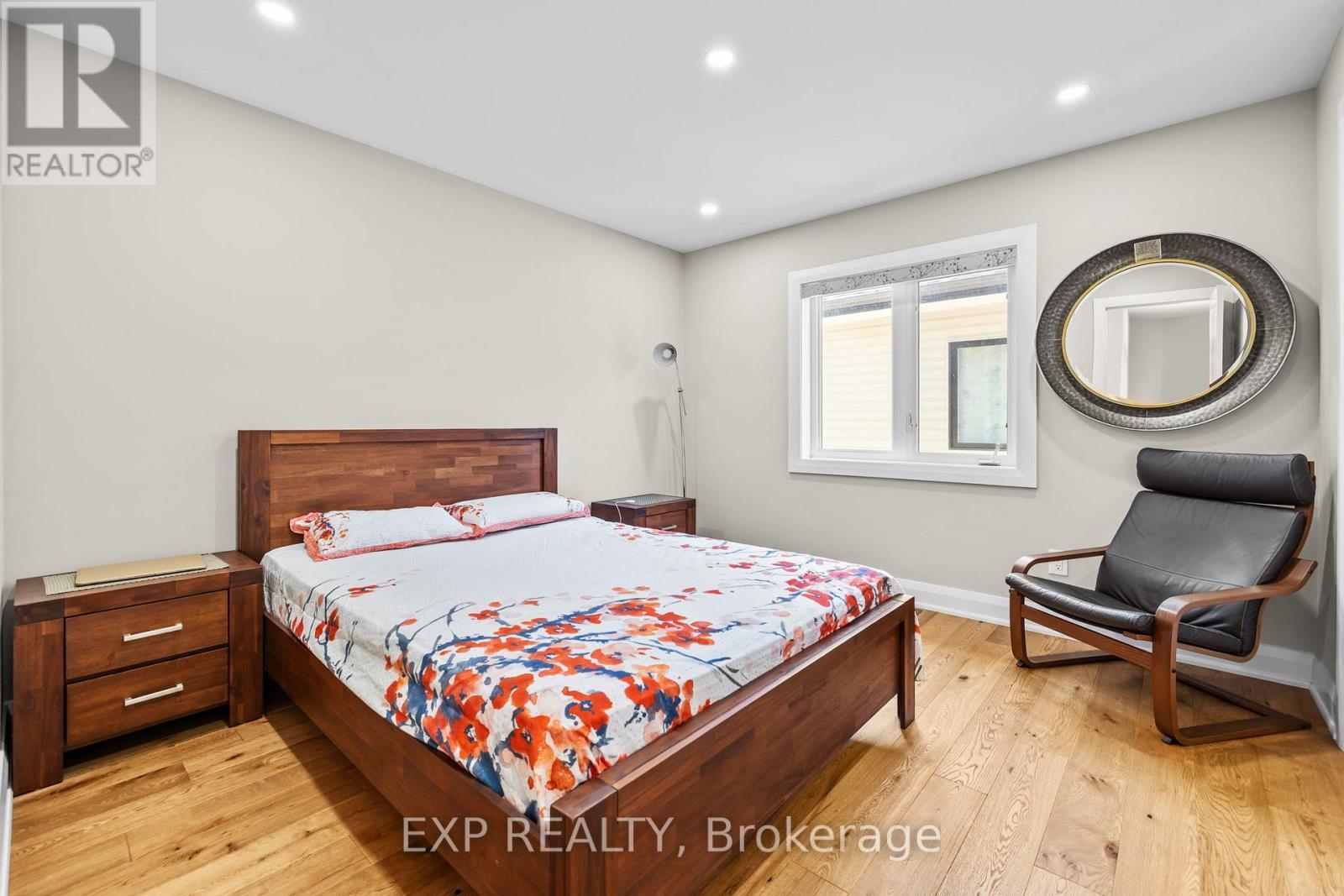 












320 SERENADE CRESCENT

,
Ottawa,




Ontario
K1X0B9

