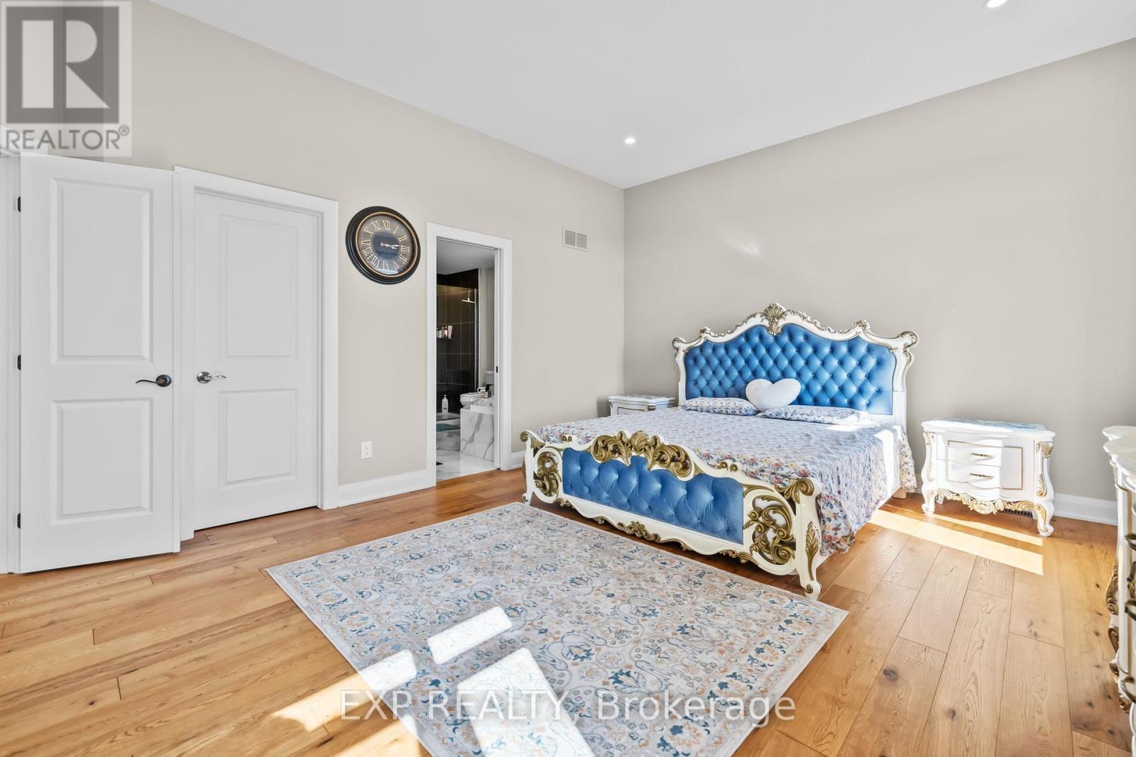 












320 SERENADE CRESCENT

,
Ottawa,




Ontario
K1X0B9

