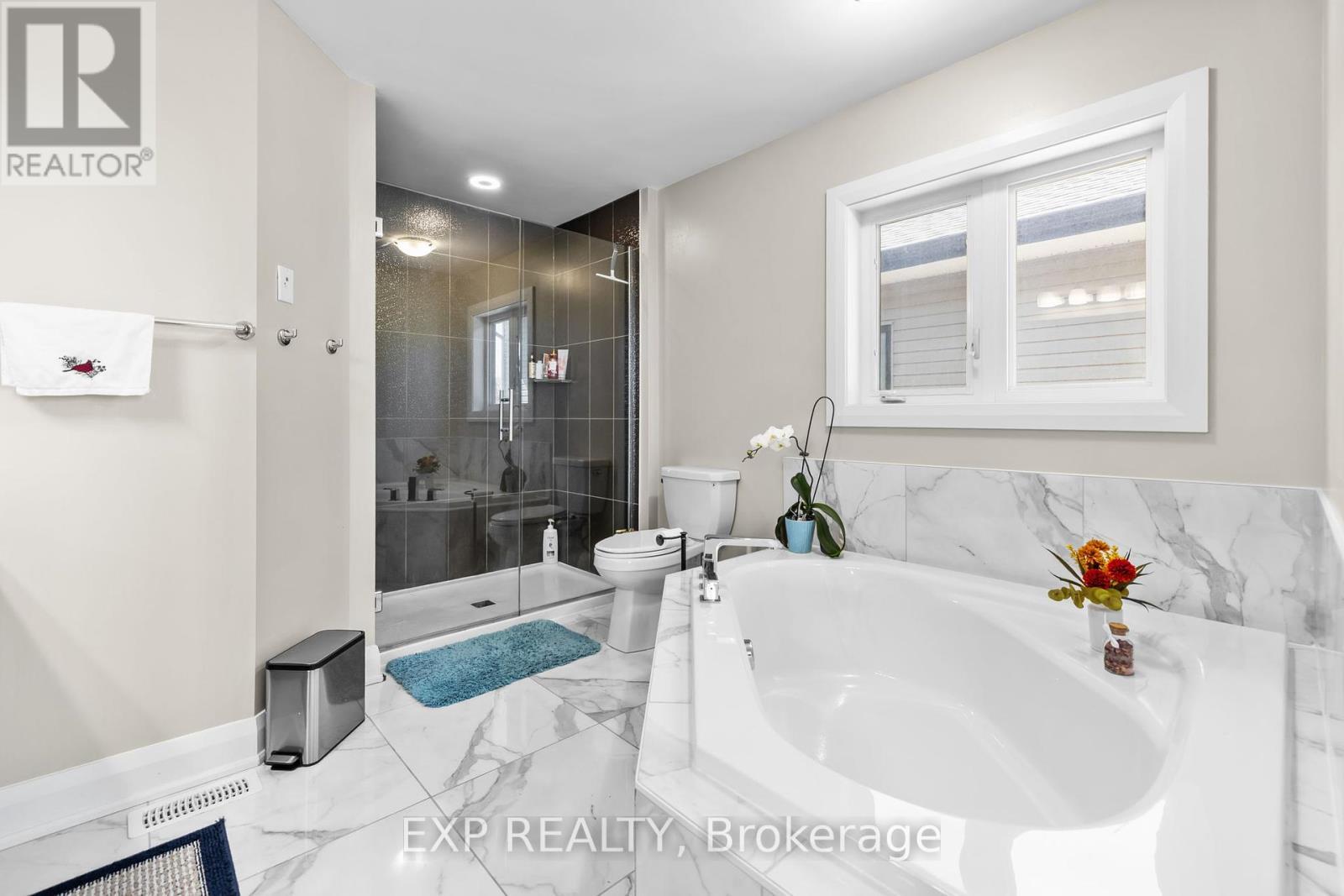 












320 SERENADE CRESCENT

,
Ottawa,




Ontario
K1X0B9

