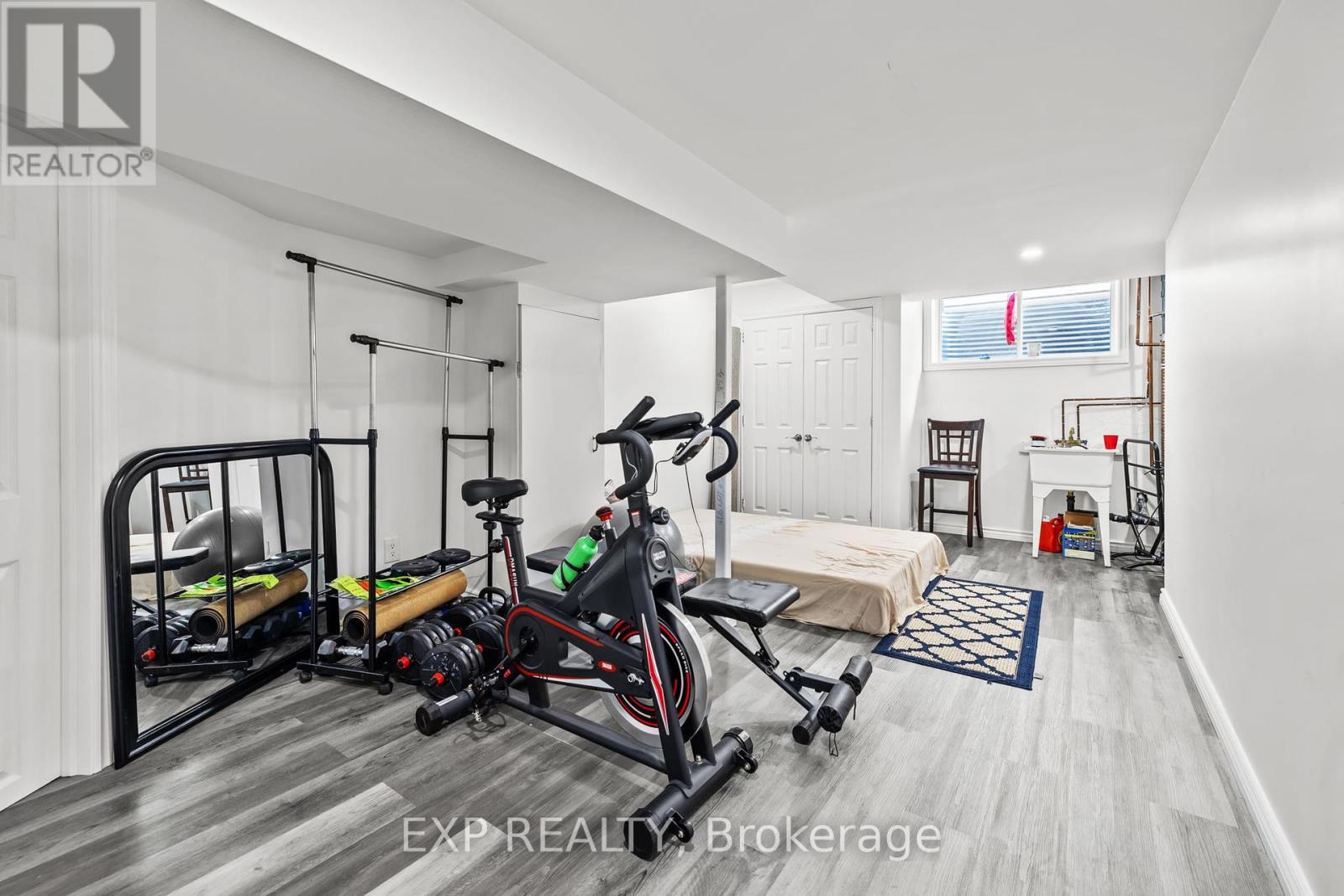 












320 SERENADE CRESCENT

,
Ottawa,




Ontario
K1X0B9


