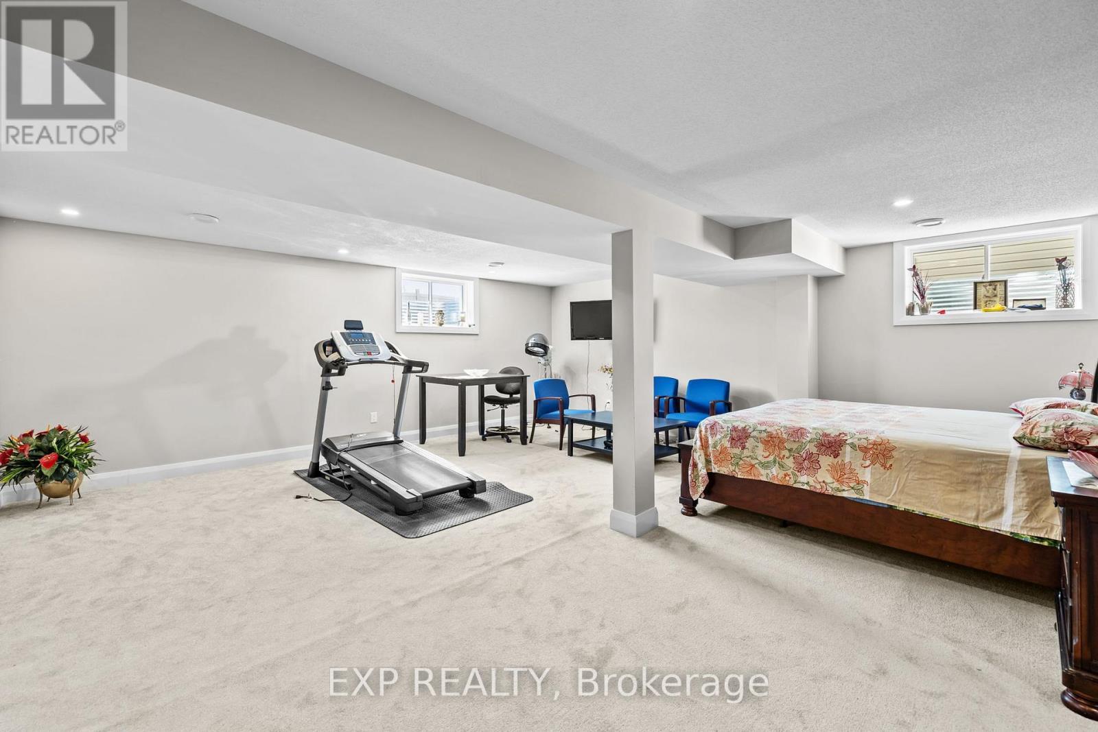 












320 SERENADE CRESCENT

,
Ottawa,




Ontario
K1X0B9

