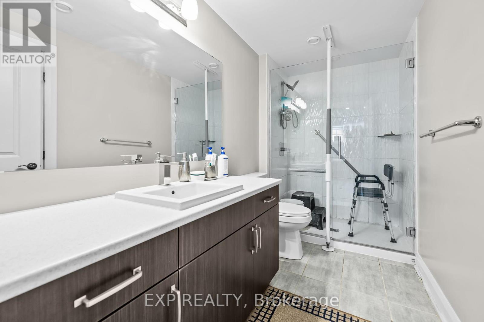 












320 SERENADE CRESCENT

,
Ottawa,




Ontario
K1X0B9

