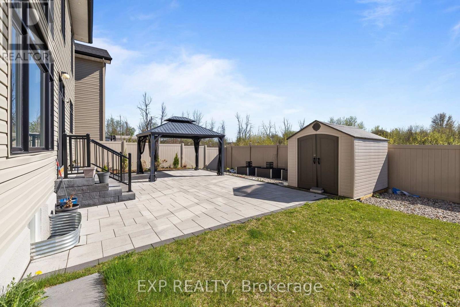 












320 SERENADE CRESCENT

,
Ottawa,




Ontario
K1X0B9

